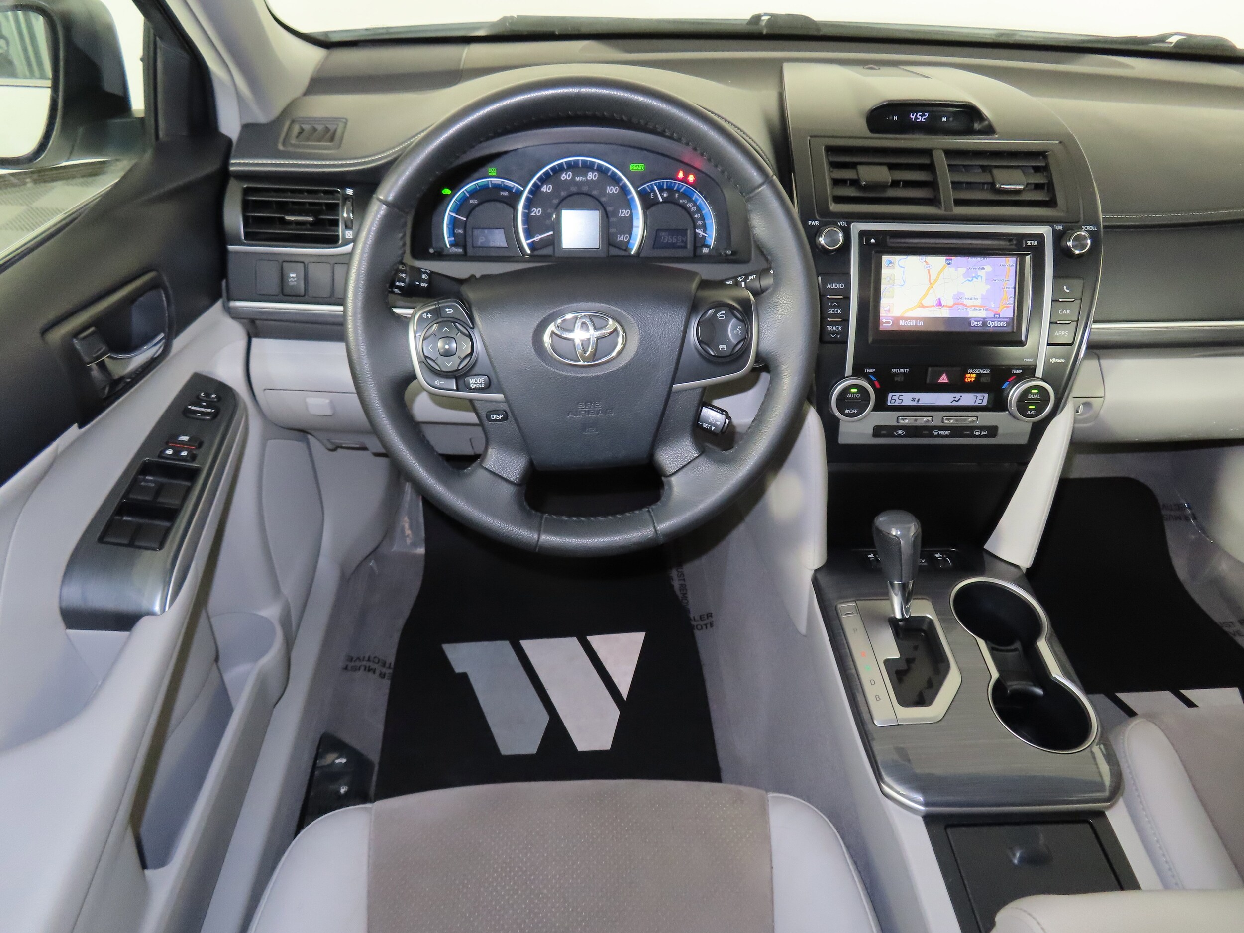 2012 Toyota Camry Hybrid XLE photo 4