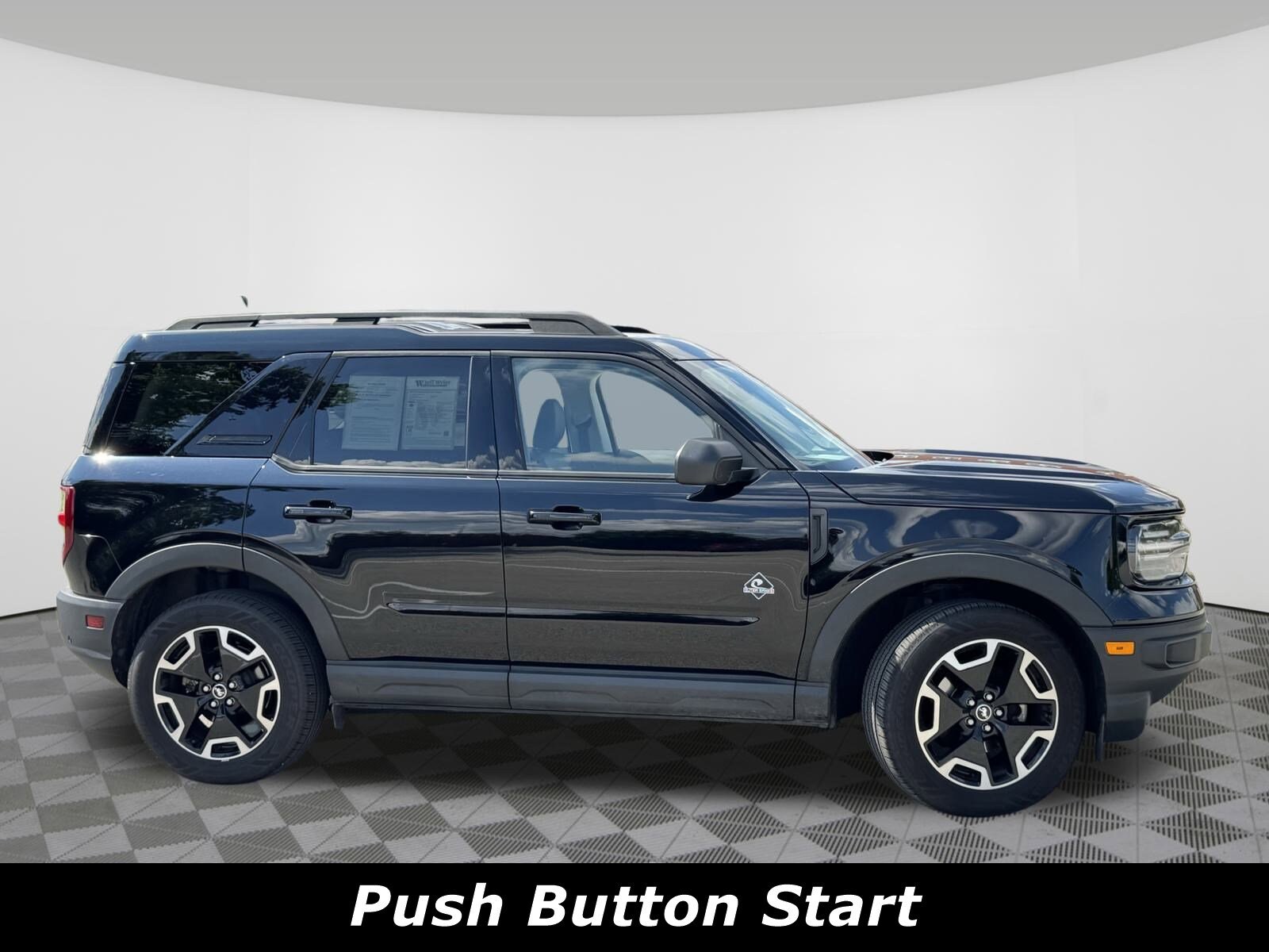2021 Ford Bronco Sport Outer Banks photo 2