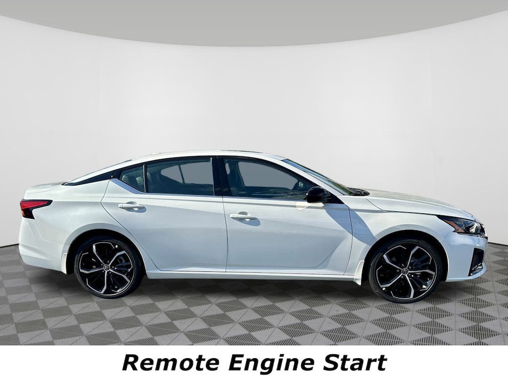 Certified 2025 Nissan Altima SR FWD Sedan