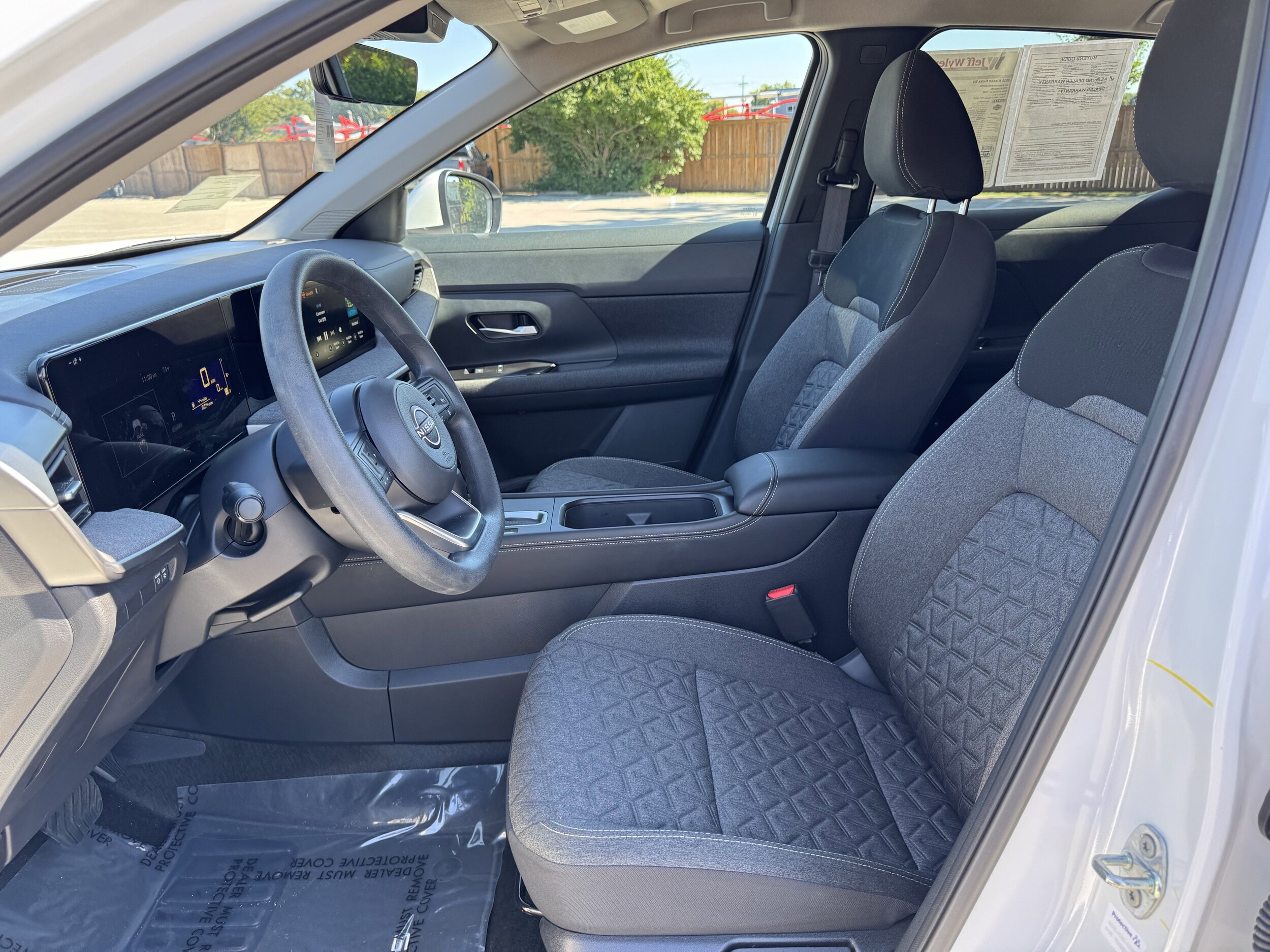 2025 Nissan Kicks SV photo 3