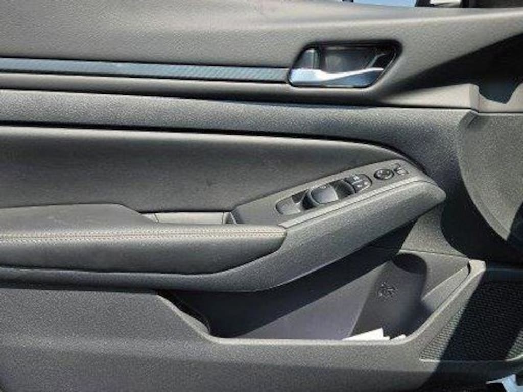 New 2025 Nissan Altima SV Sedan