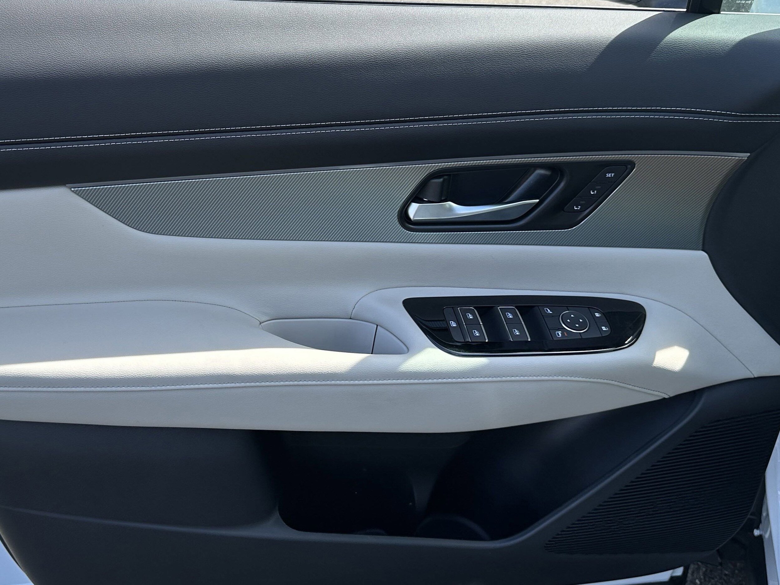2025 Nissan Murano SL photo 2