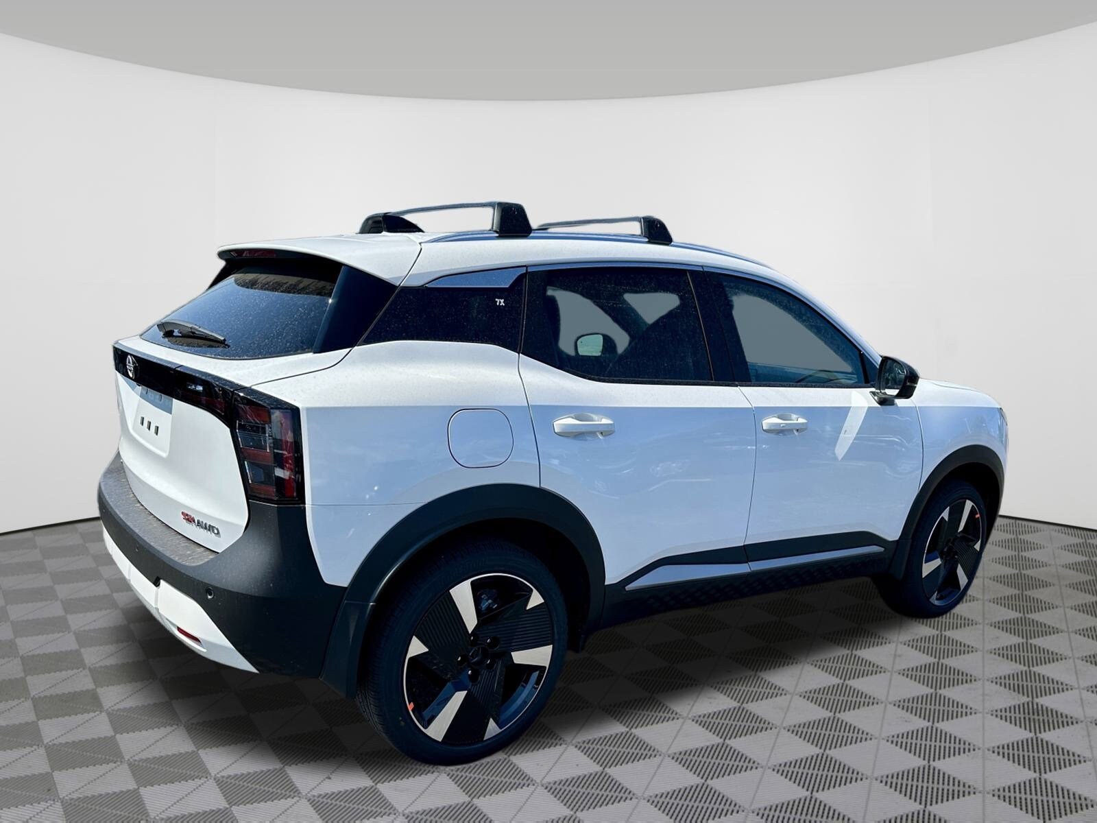 2026 Nissan Kicks SR photo 3