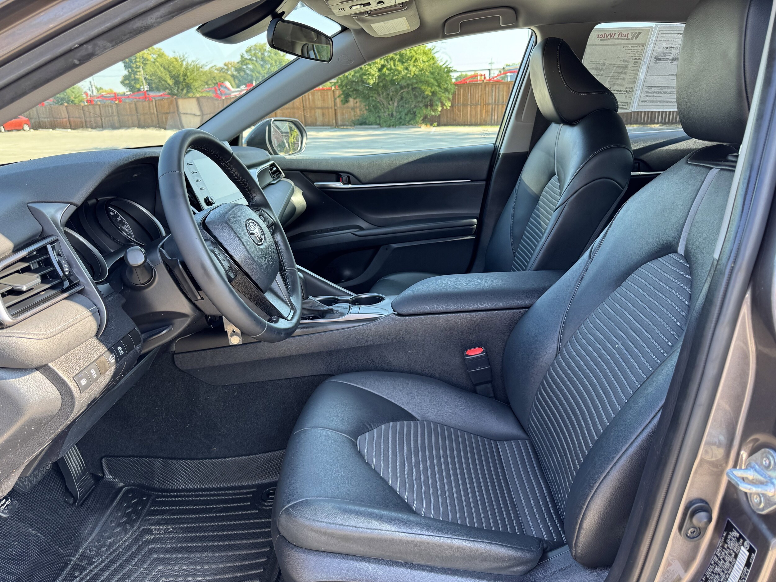 2022 Toyota Camry SE photo 4