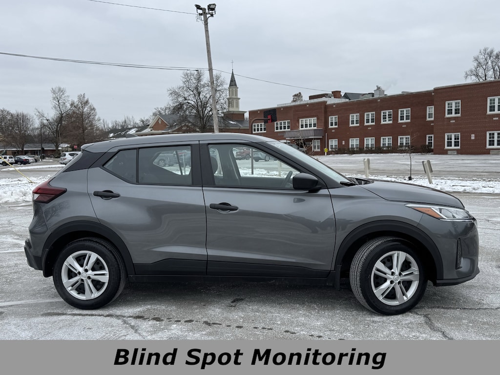 Used 2025 Nissan Kicks Play S FWD SUV