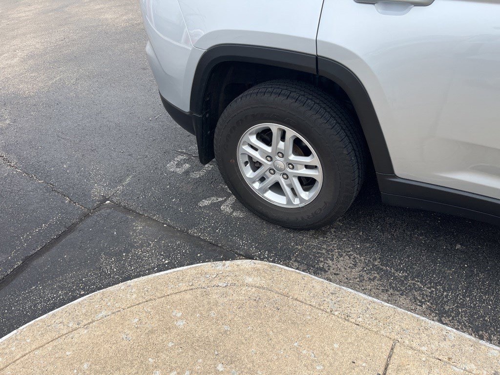 Used 2024 Jeep Grand Cherokee Laredo 4x4 SUV