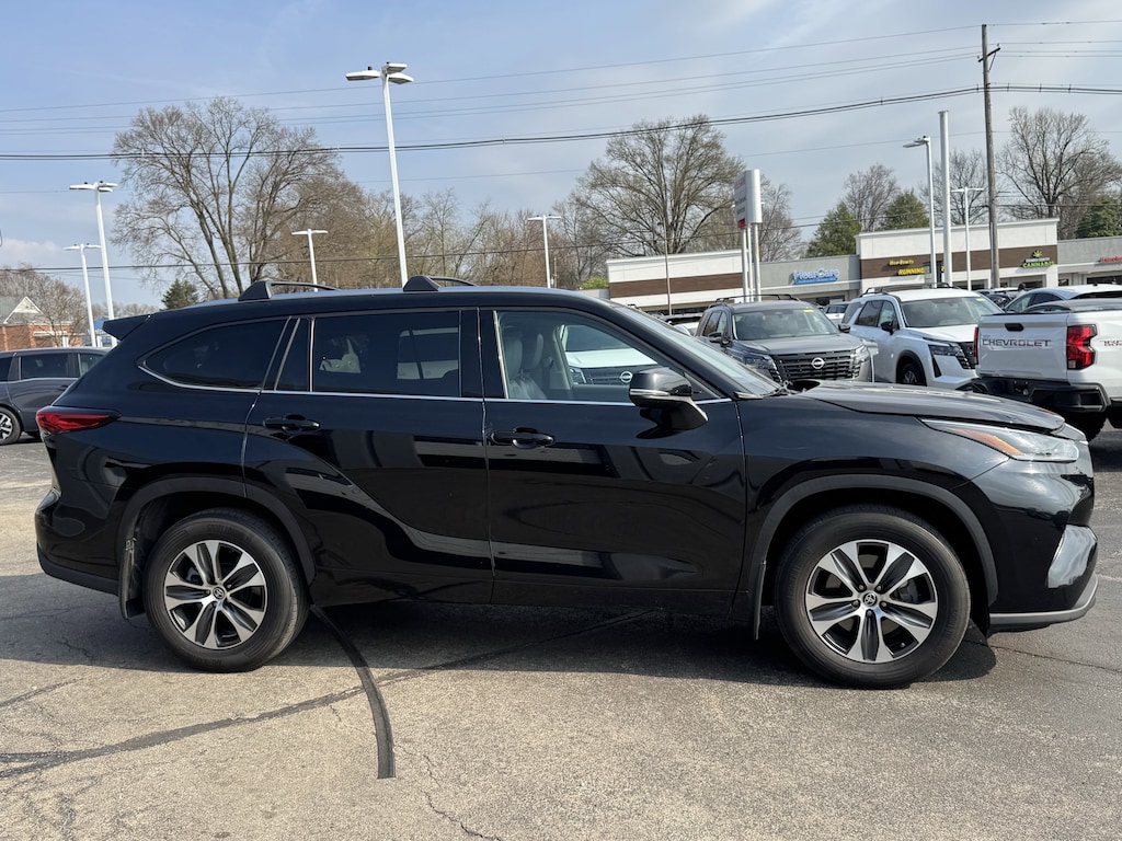 Used 2021 Toyota Highlander XLE AWD SUV
