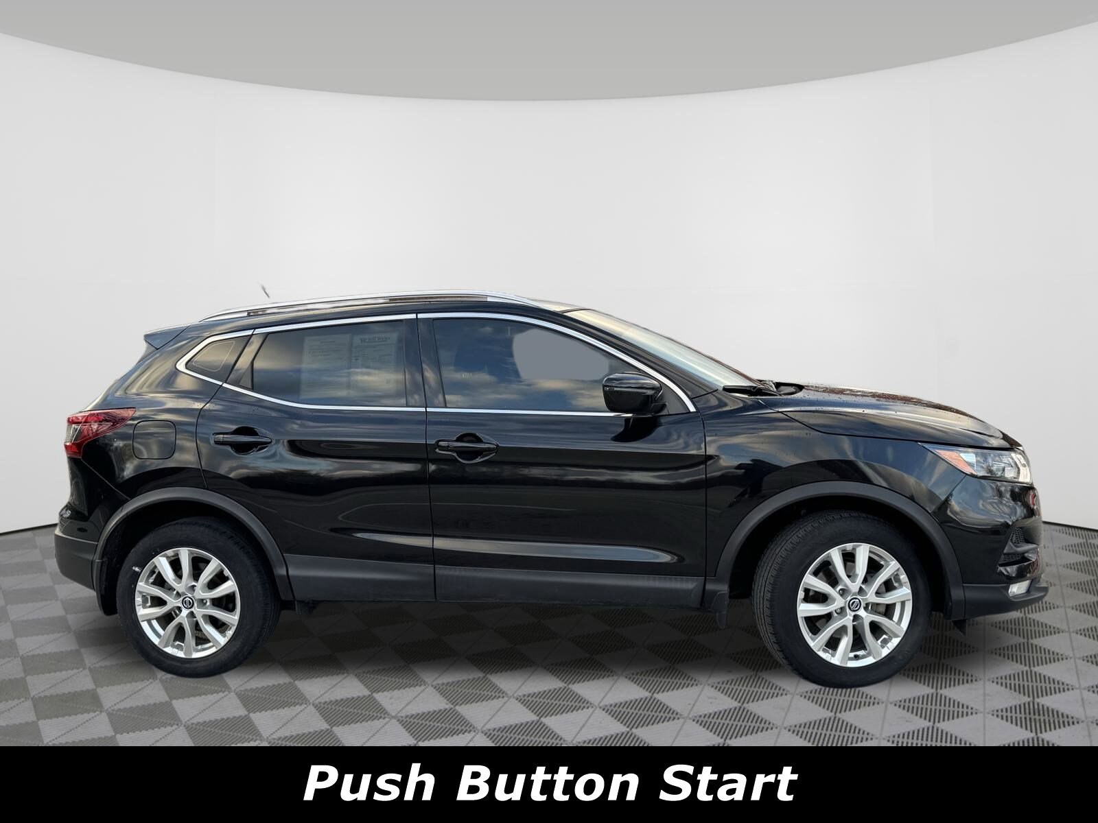 2021 Nissan Rogue Sport SV photo 2