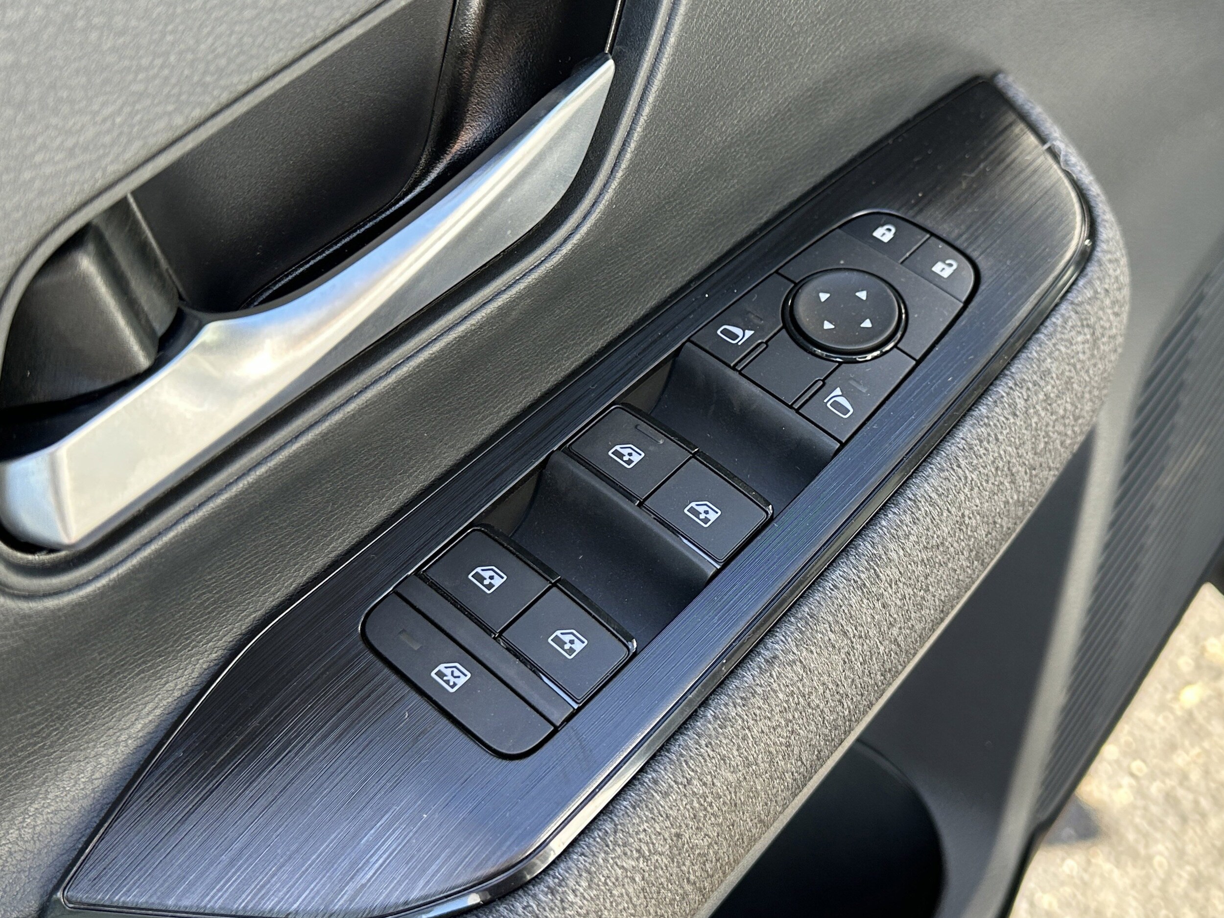 2026 Nissan Kicks SV photo 3