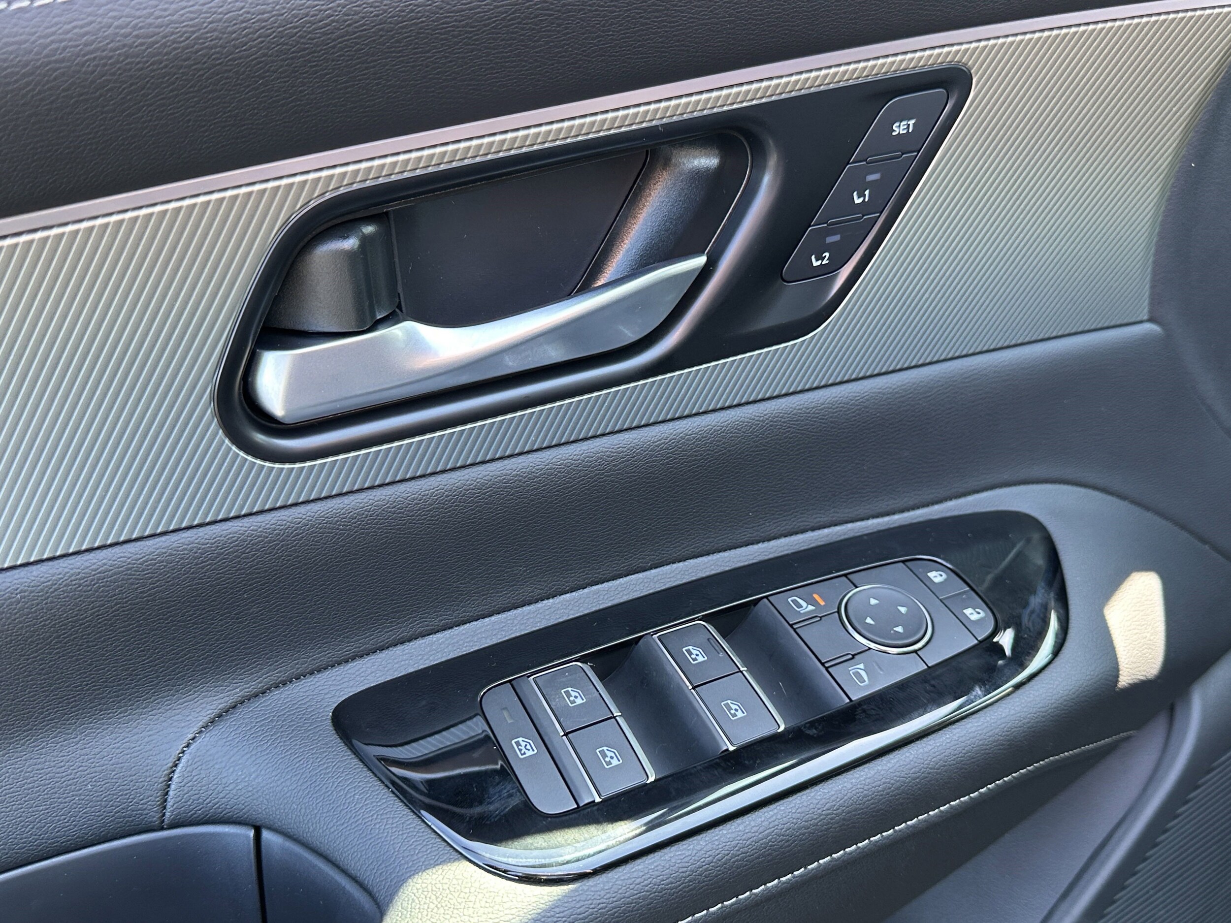 2025 Nissan Murano SL photo 3