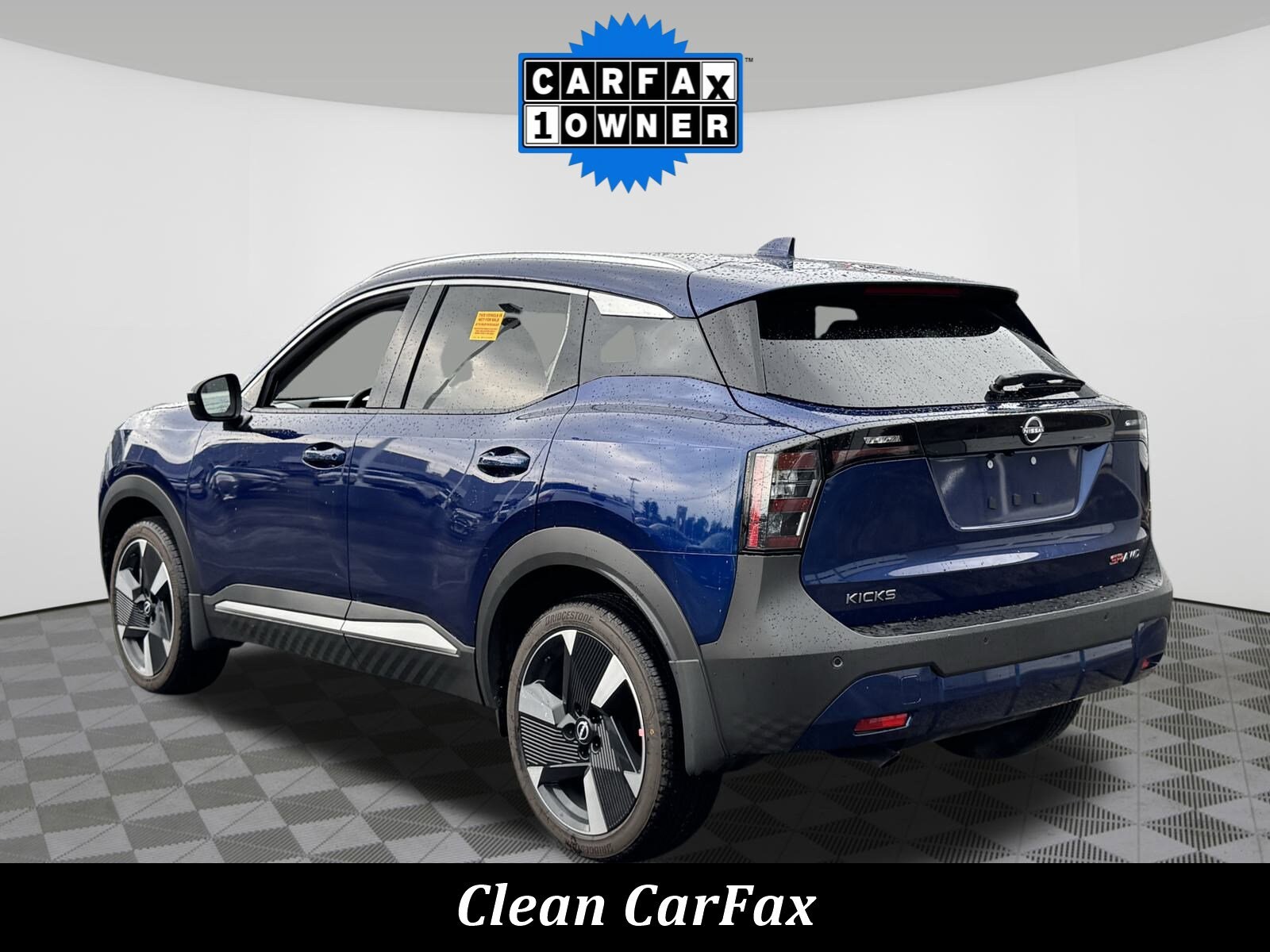 2025 Nissan Kicks SR photo 2