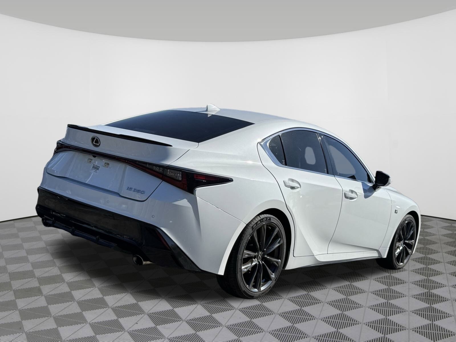 2022 Lexus IS 350 F SPORT photo 3