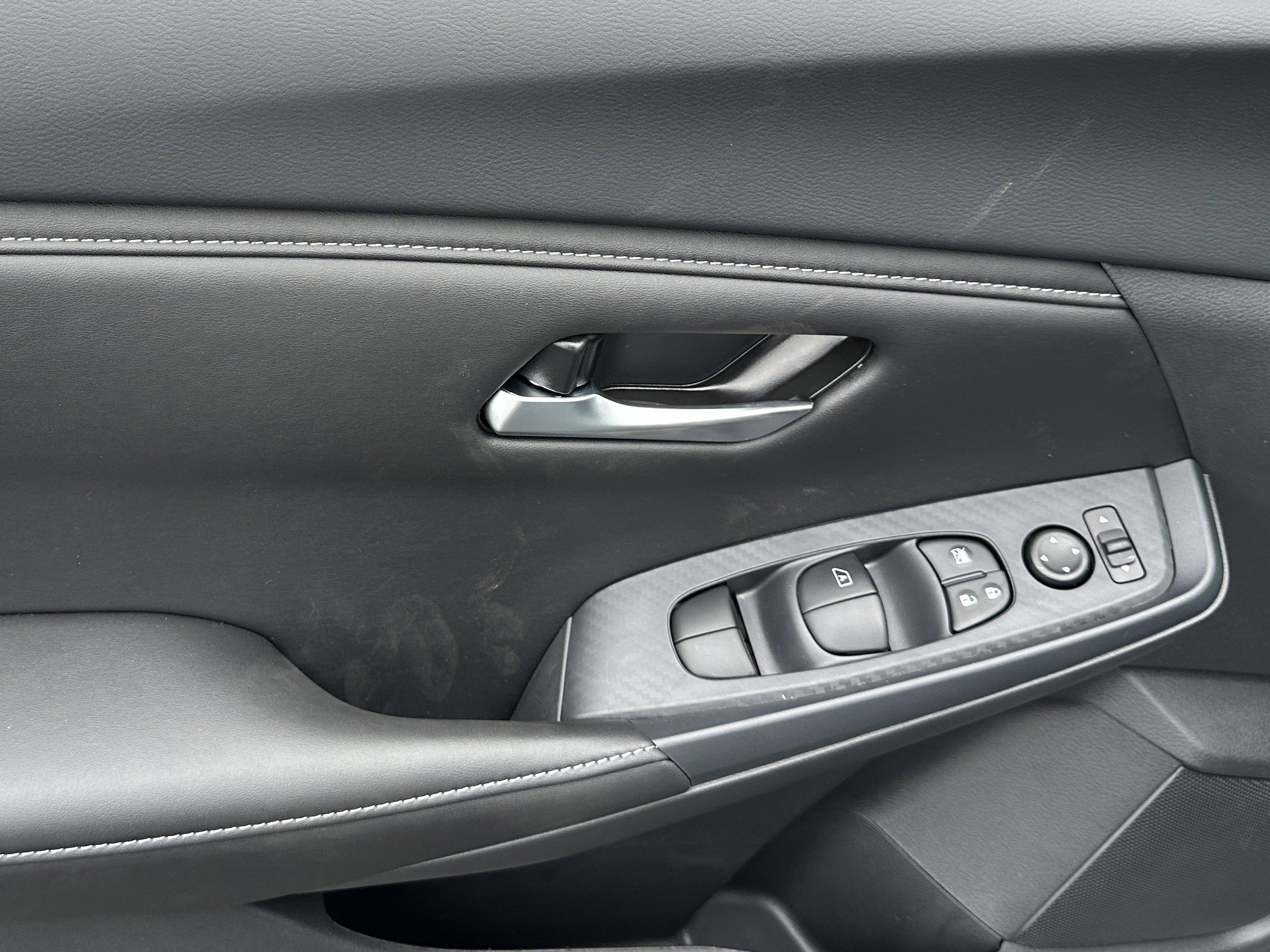 2025 Nissan Sentra SV photo 2