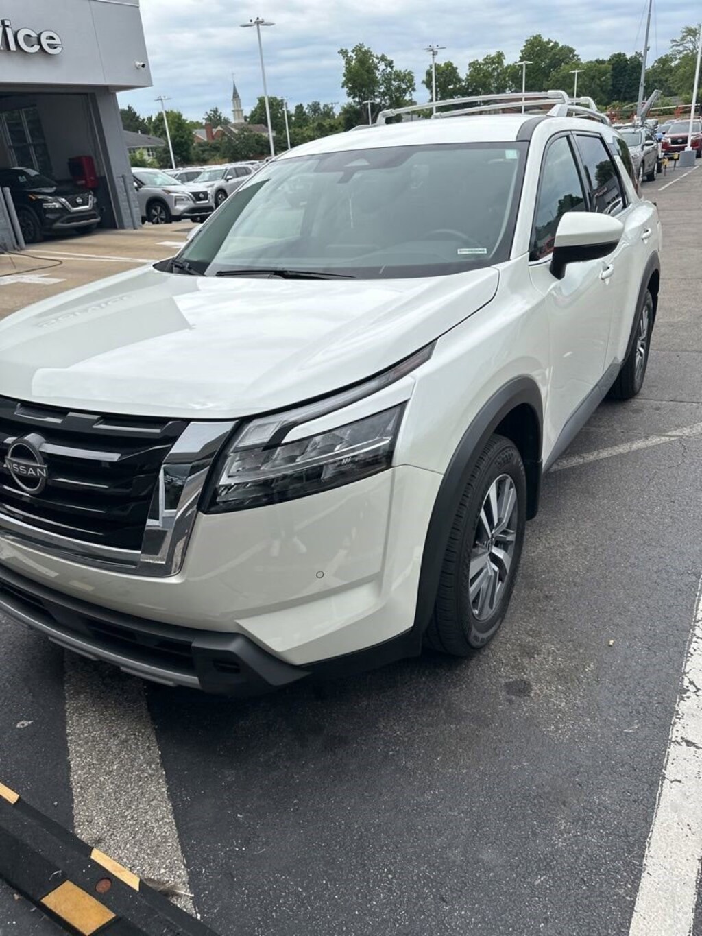 Used 2024 Nissan Pathfinder SL 4WD SUV