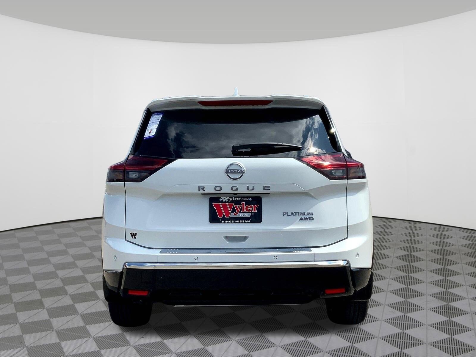 2026 Nissan Rogue Platinum photo 3
