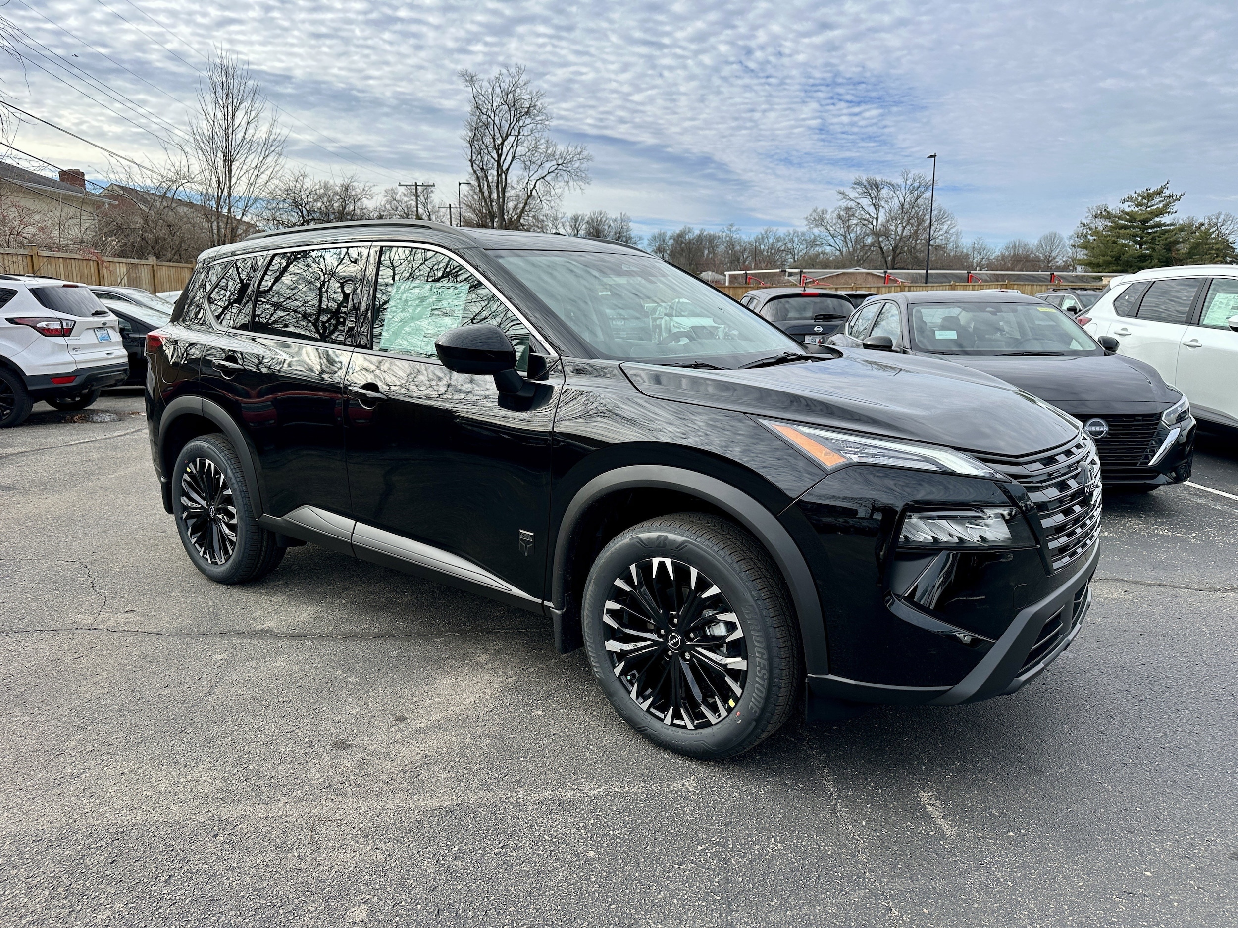 2026 Nissan Rogue Dark Armor's photo