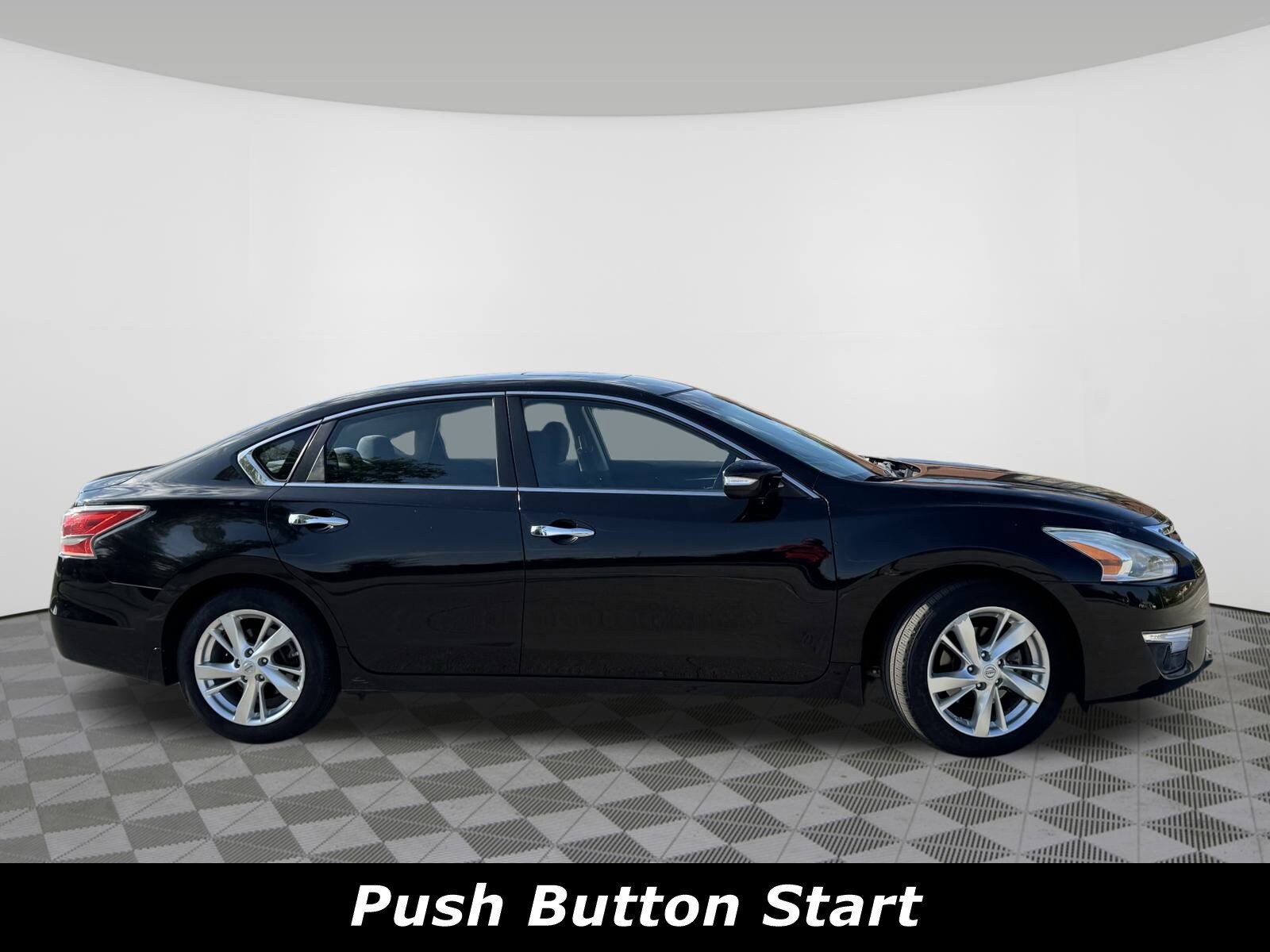 2015 Nissan Altima 2.5 SV photo 2