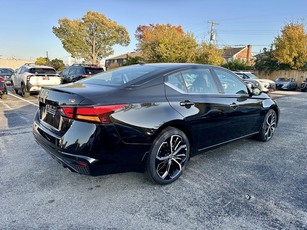 New 2025 Nissan Altima SR Sedan