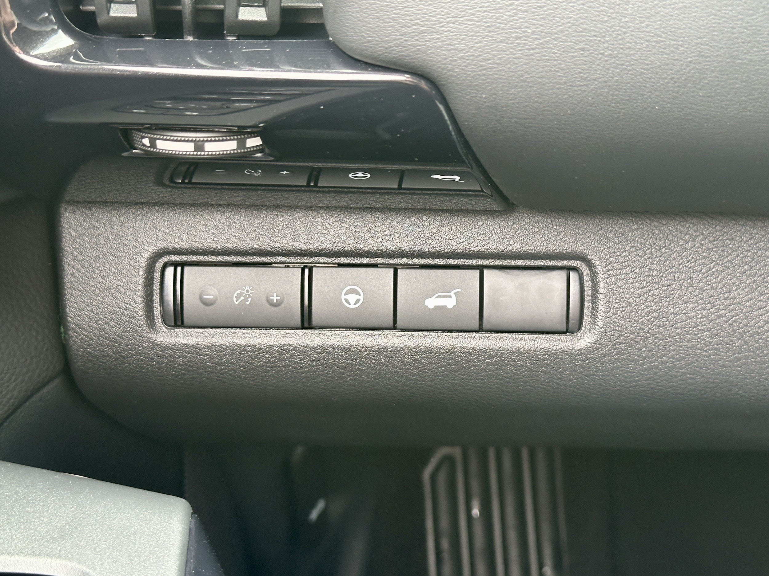 2026 Nissan Pathfinder SV - Photo 29