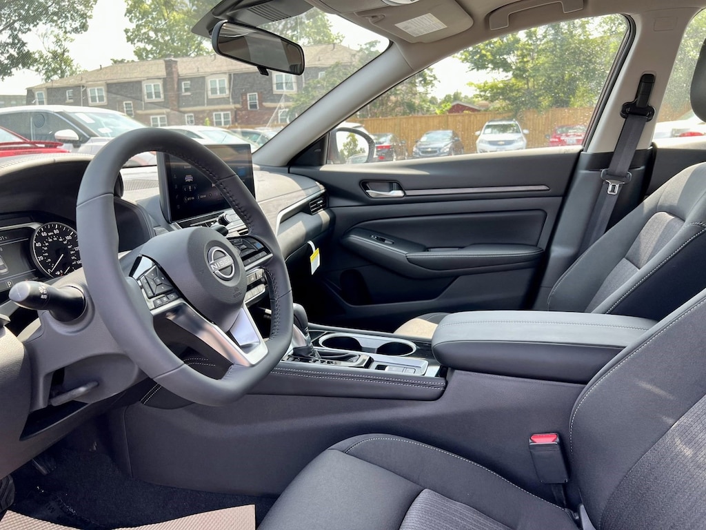 New 2025 Nissan Altima SV Sedan