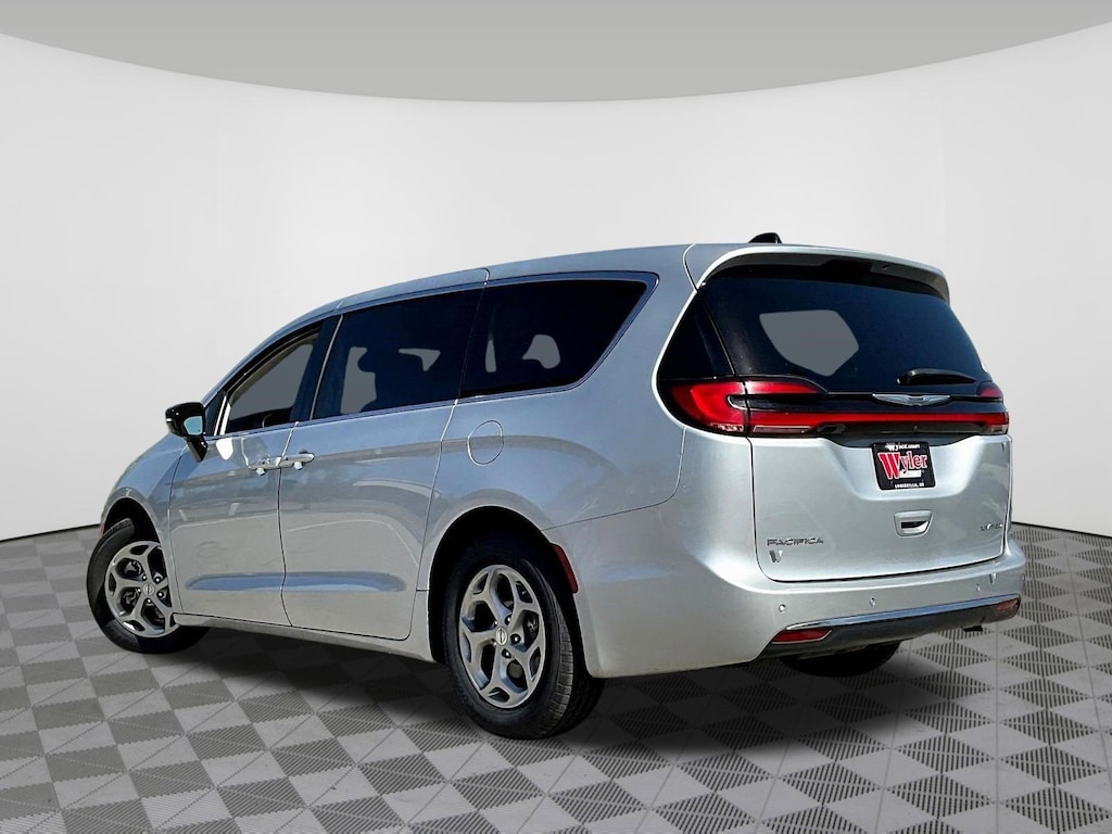 Used 2024 Chrysler Pacifica Limited FWD Van Passenger Van