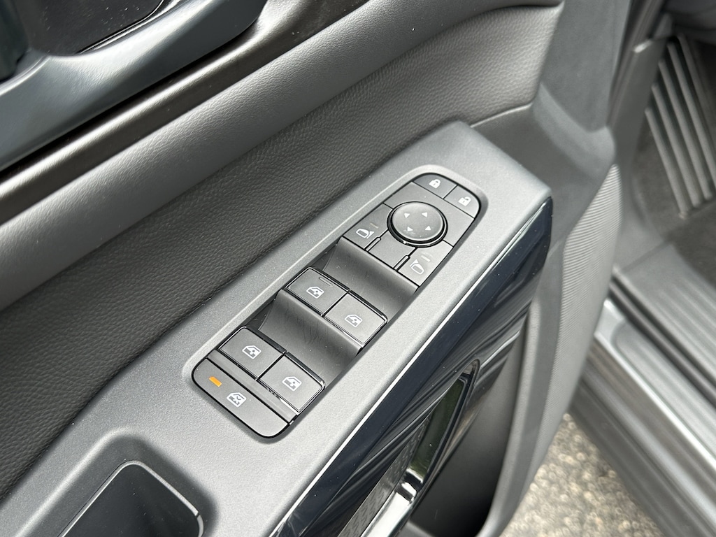 New 2025 Nissan Pathfinder SV SUV