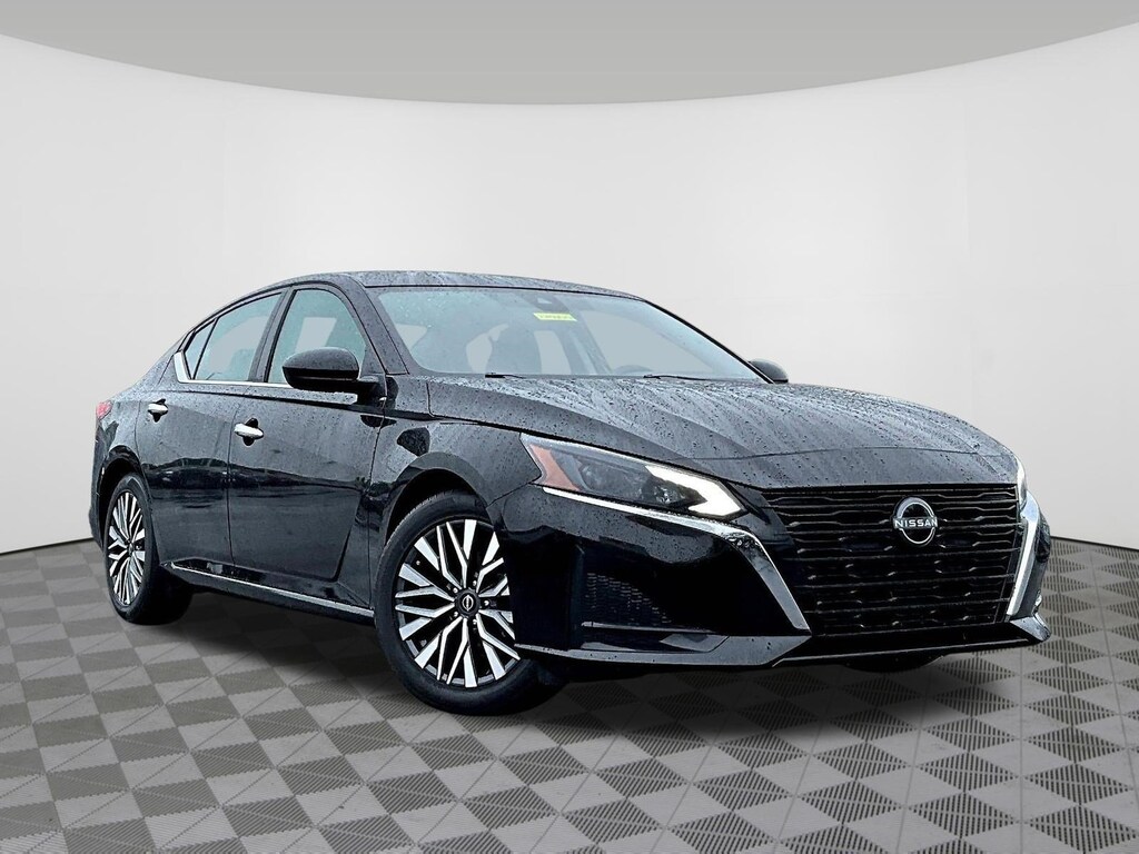 Used 2025 Nissan Altima SV FWD Sedan