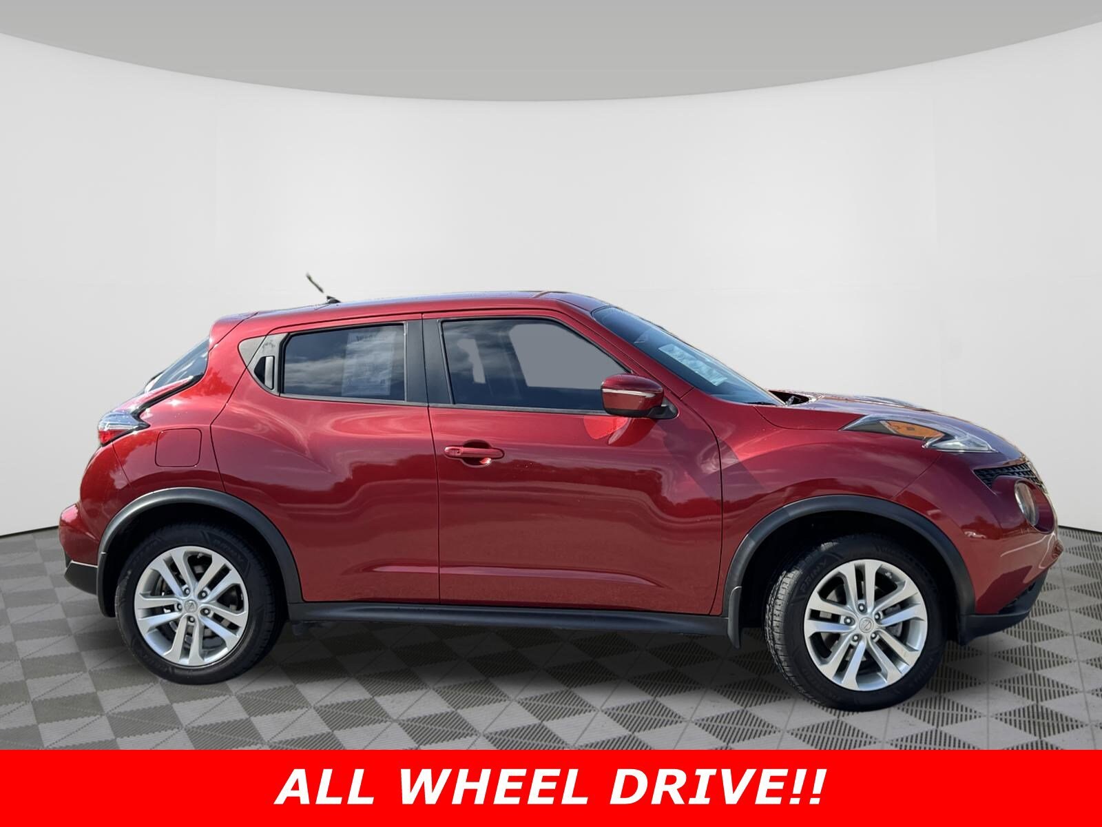 2016 Nissan Juke S photo 2