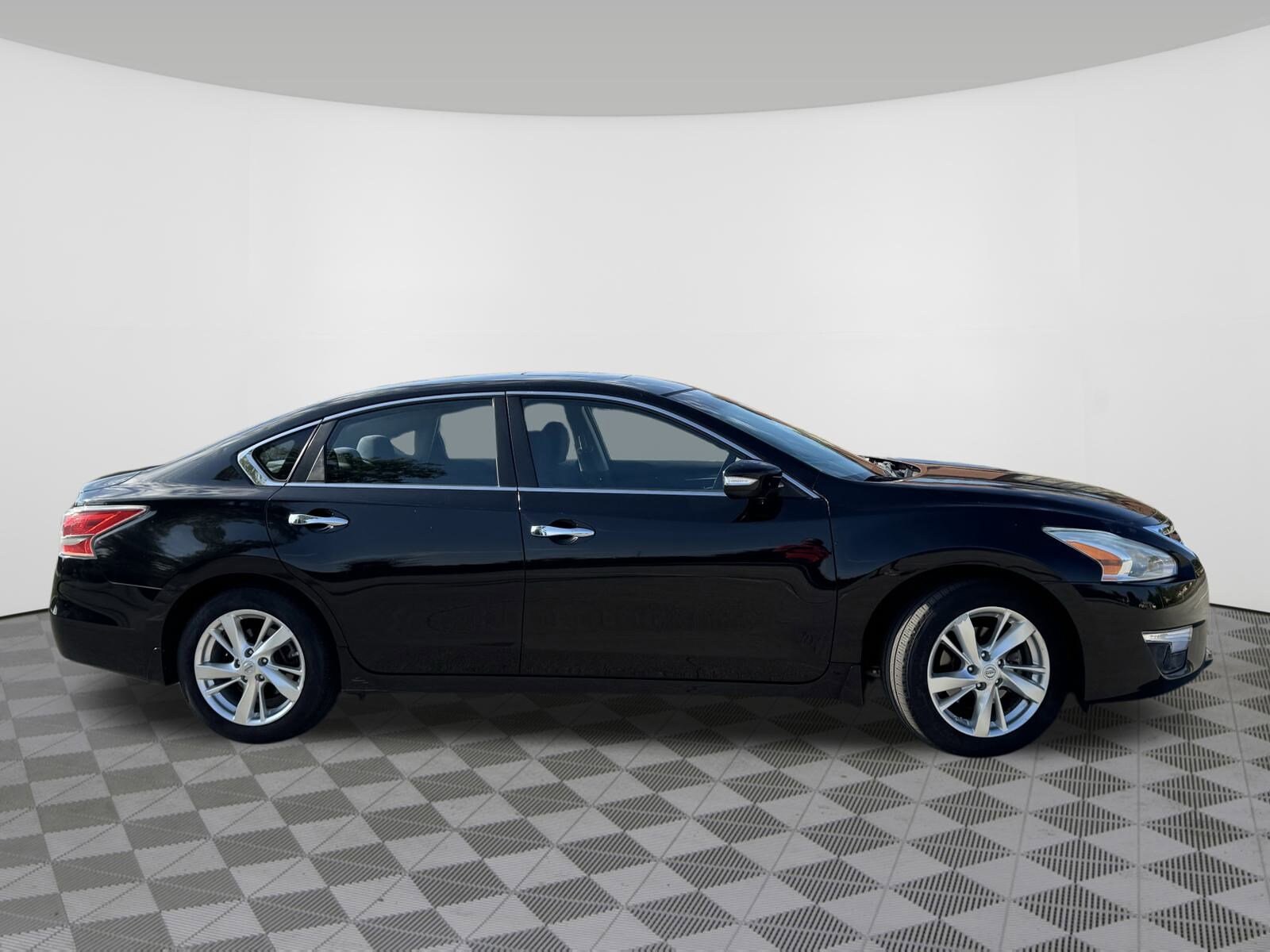 2015 Nissan Altima 2.5 SV photo 2