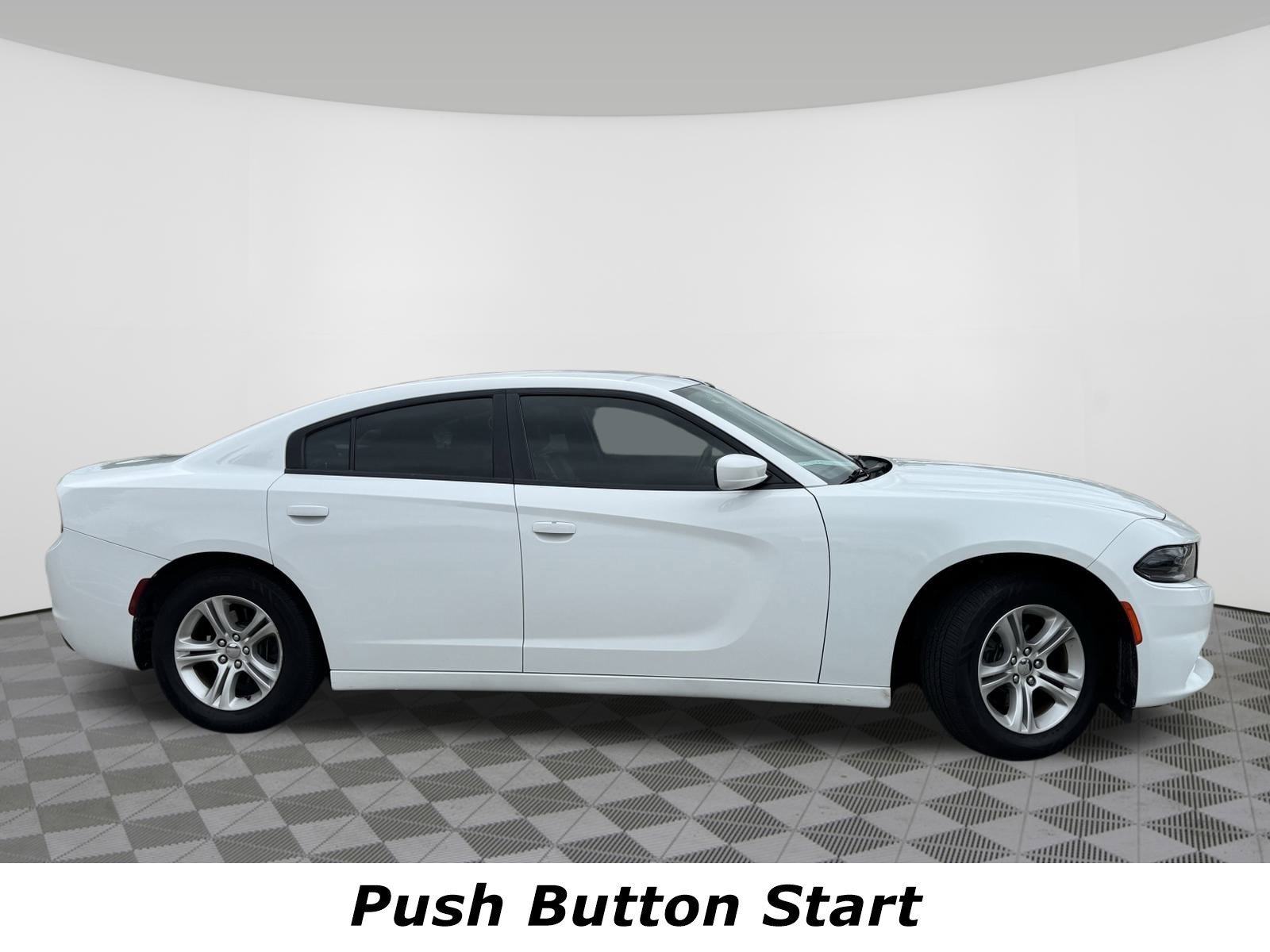 Used 2018 Dodge Charger SXT with VIN 2C3CDXBG5JH331470 for sale in Saint Matthews, KY