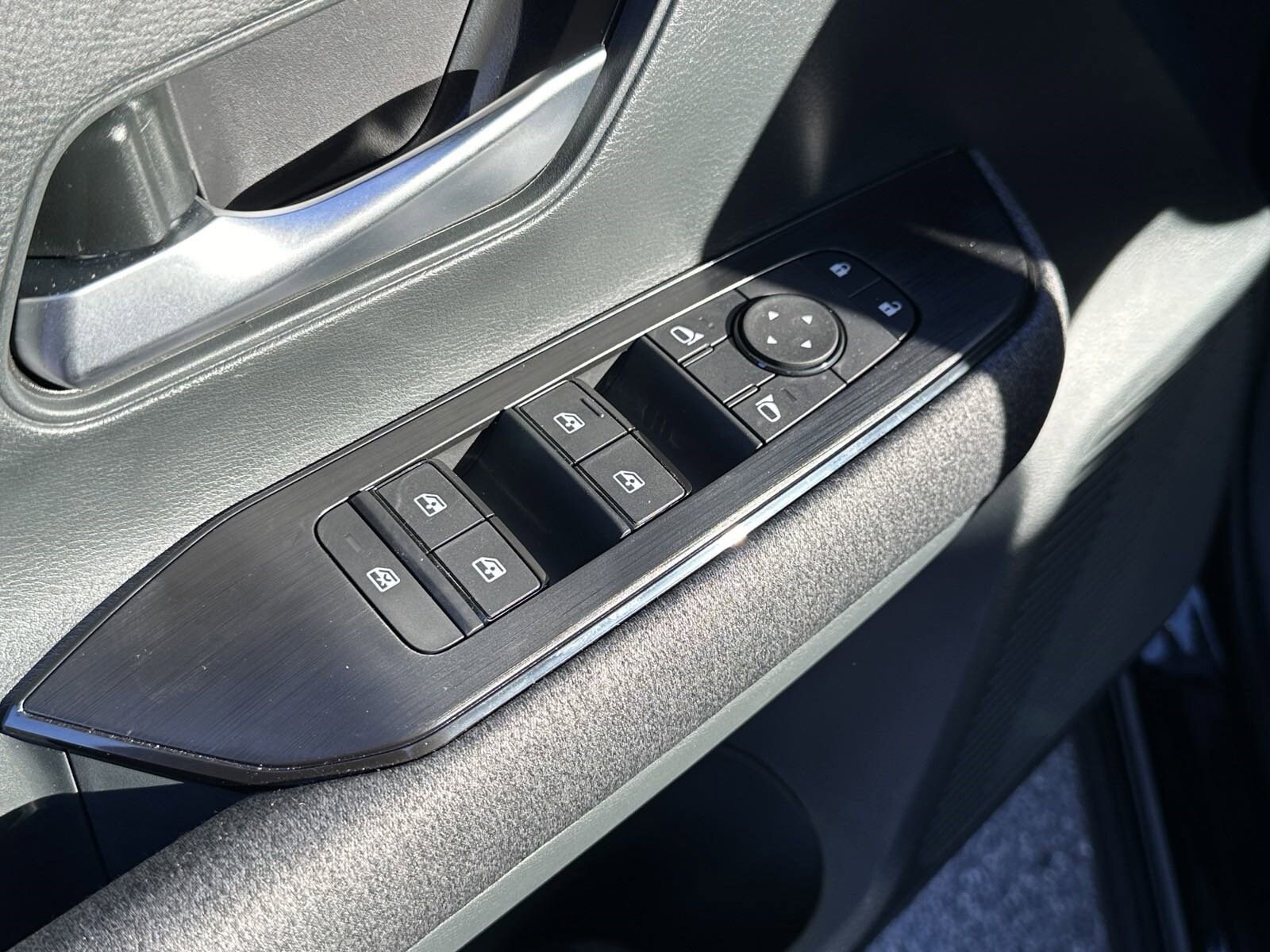 2025 Nissan Kicks SV photo 3