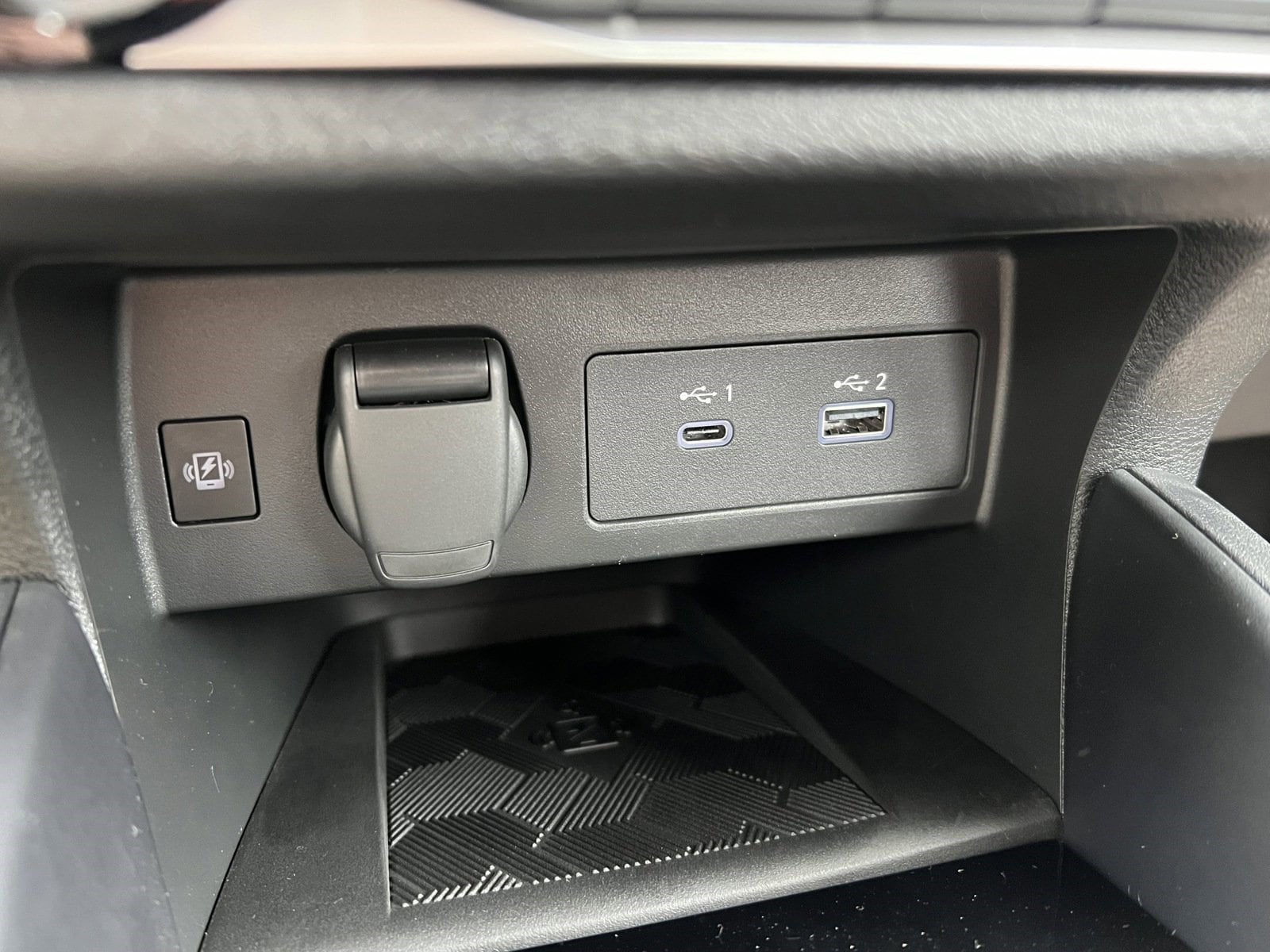 2025 Nissan Versa Sedan SR - Photo 23