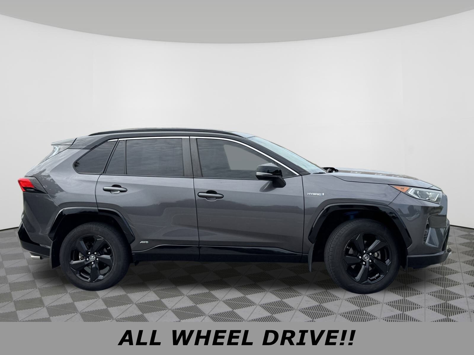 2019 Toyota RAV4 Hybrid XSE photo 2