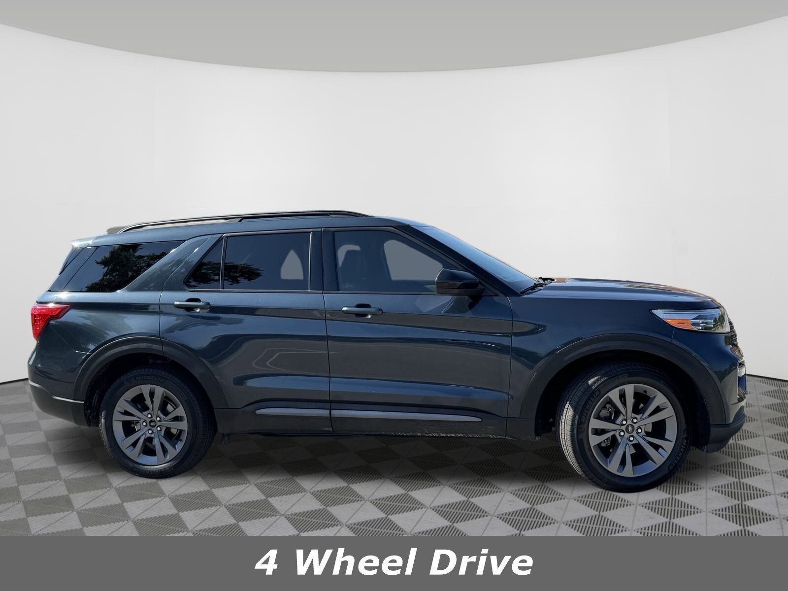 2022 Ford Explorer XLT photo 2