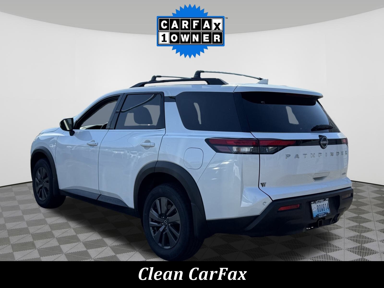 2025 Nissan Pathfinder SV photo 2