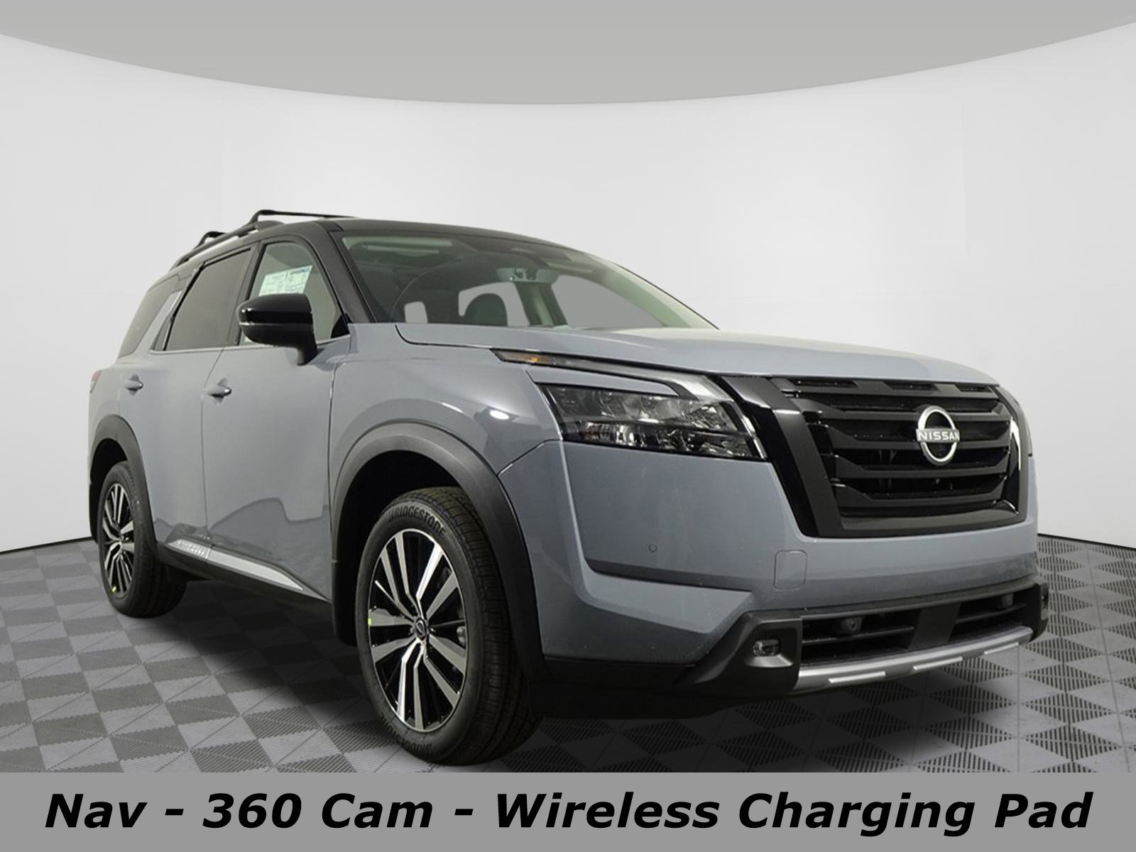 2025 Nissan Pathfinder Platinum's photo