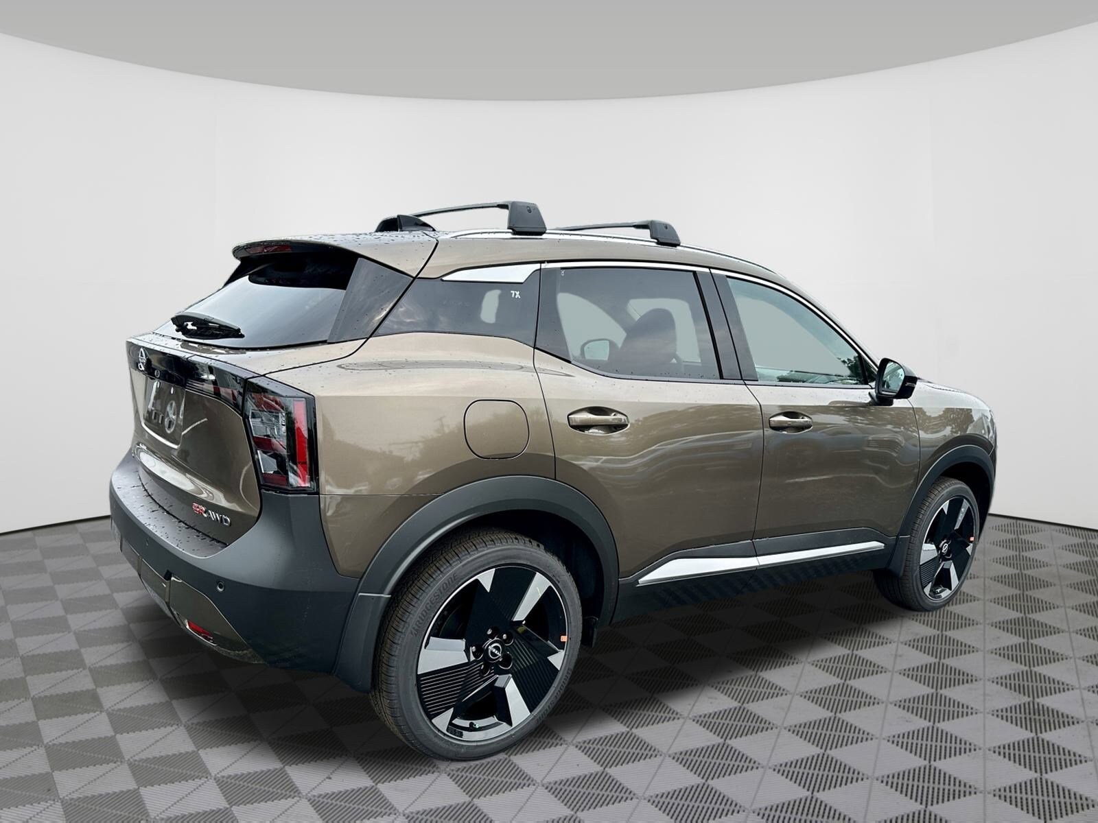 2026 Nissan Kicks SR photo 2