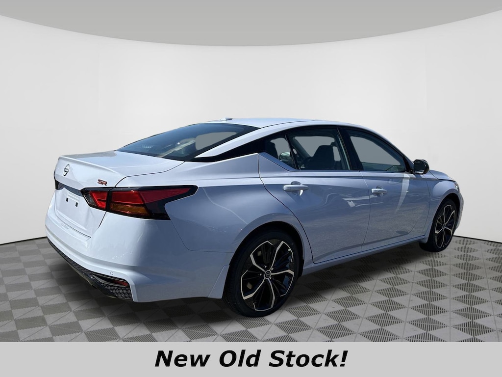 Certified 2025 Nissan Altima SR FWD Sedan