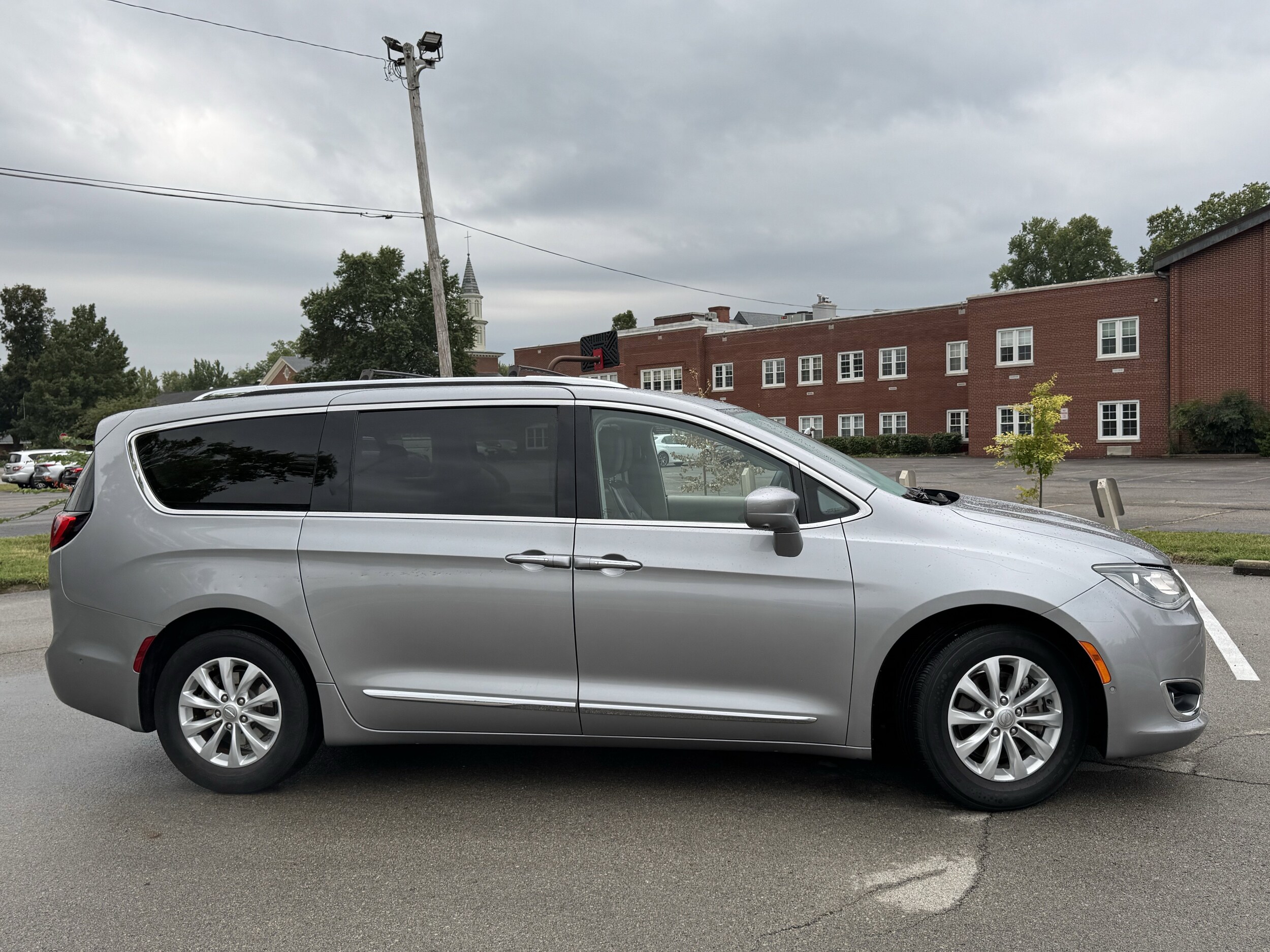 2018 Chrysler Pacifica Touring Plus photo 2