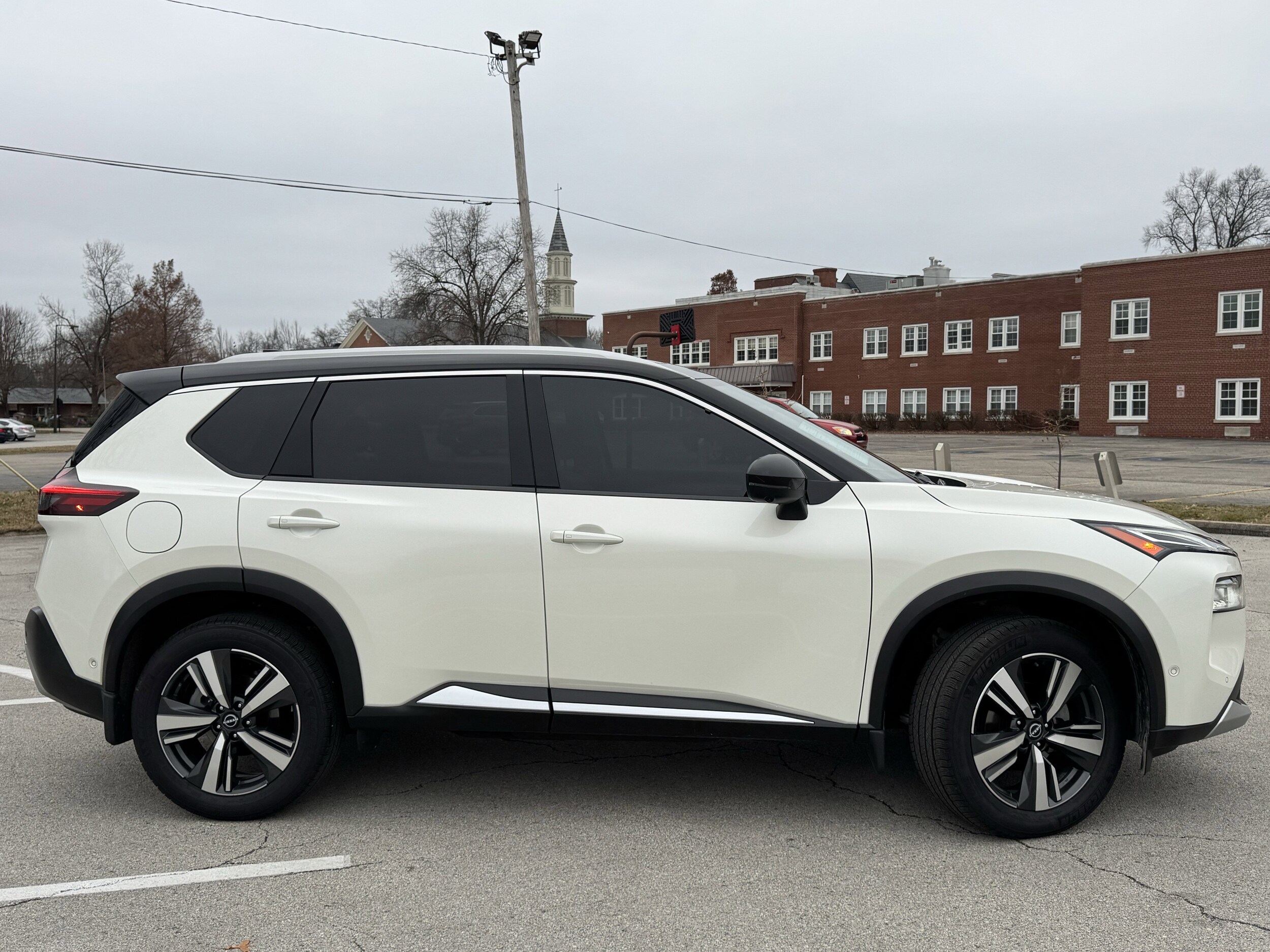 2023 Nissan Rogue Platinum AWD photo 2