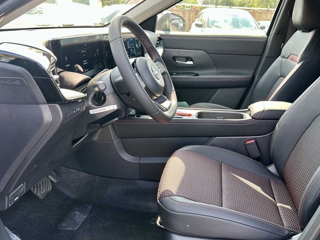 New 2026 Nissan Kicks SR SUV