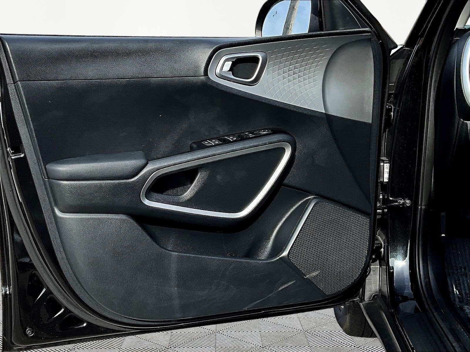 2025 Kia Soul LX - Photo 22