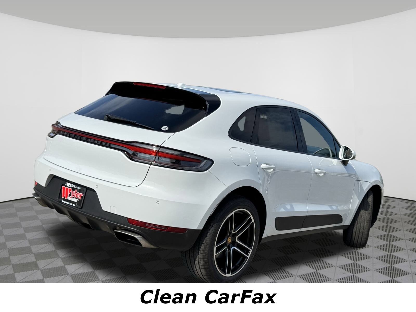 2020 Porsche Macan photo 2