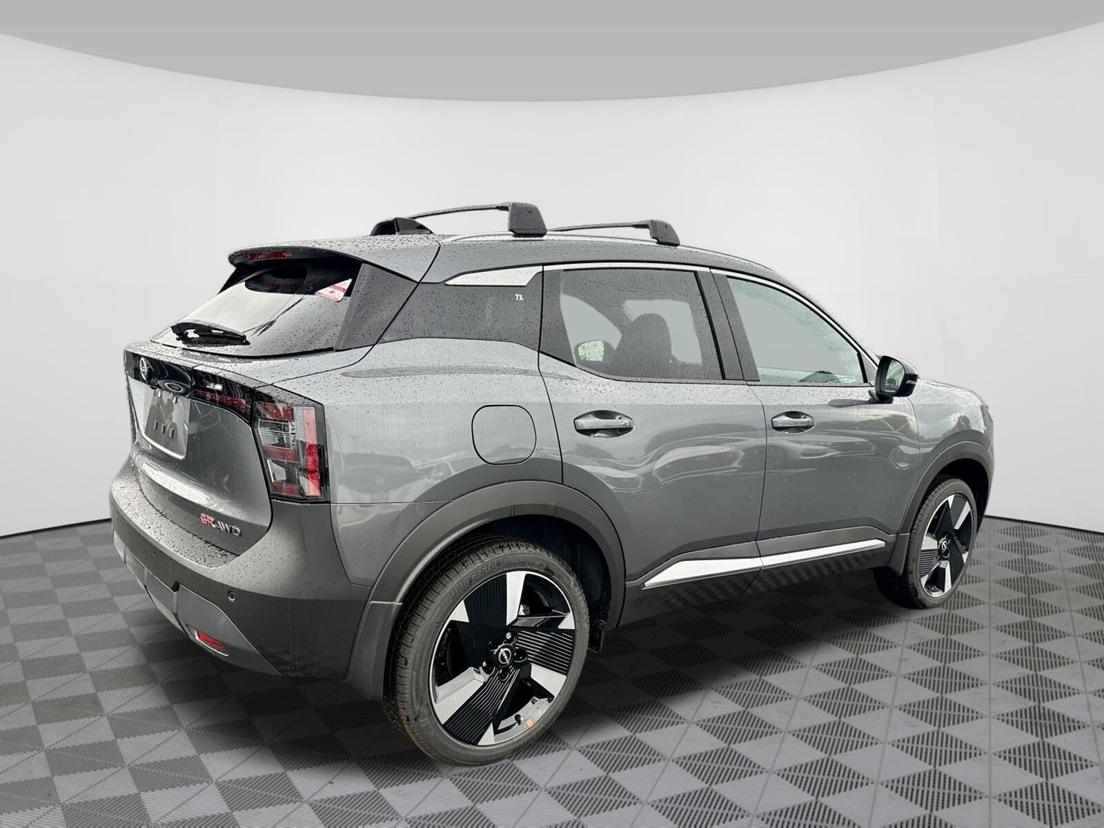 2026 Nissan Kicks SR photo 2