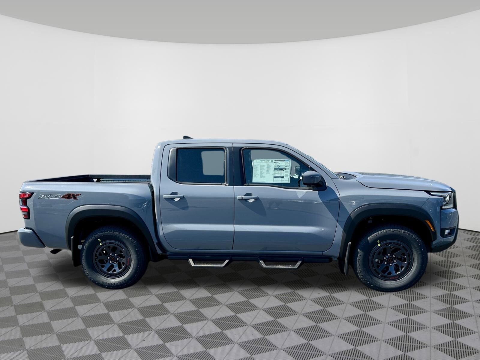 2026 Nissan Frontier PRO-4X photo 2