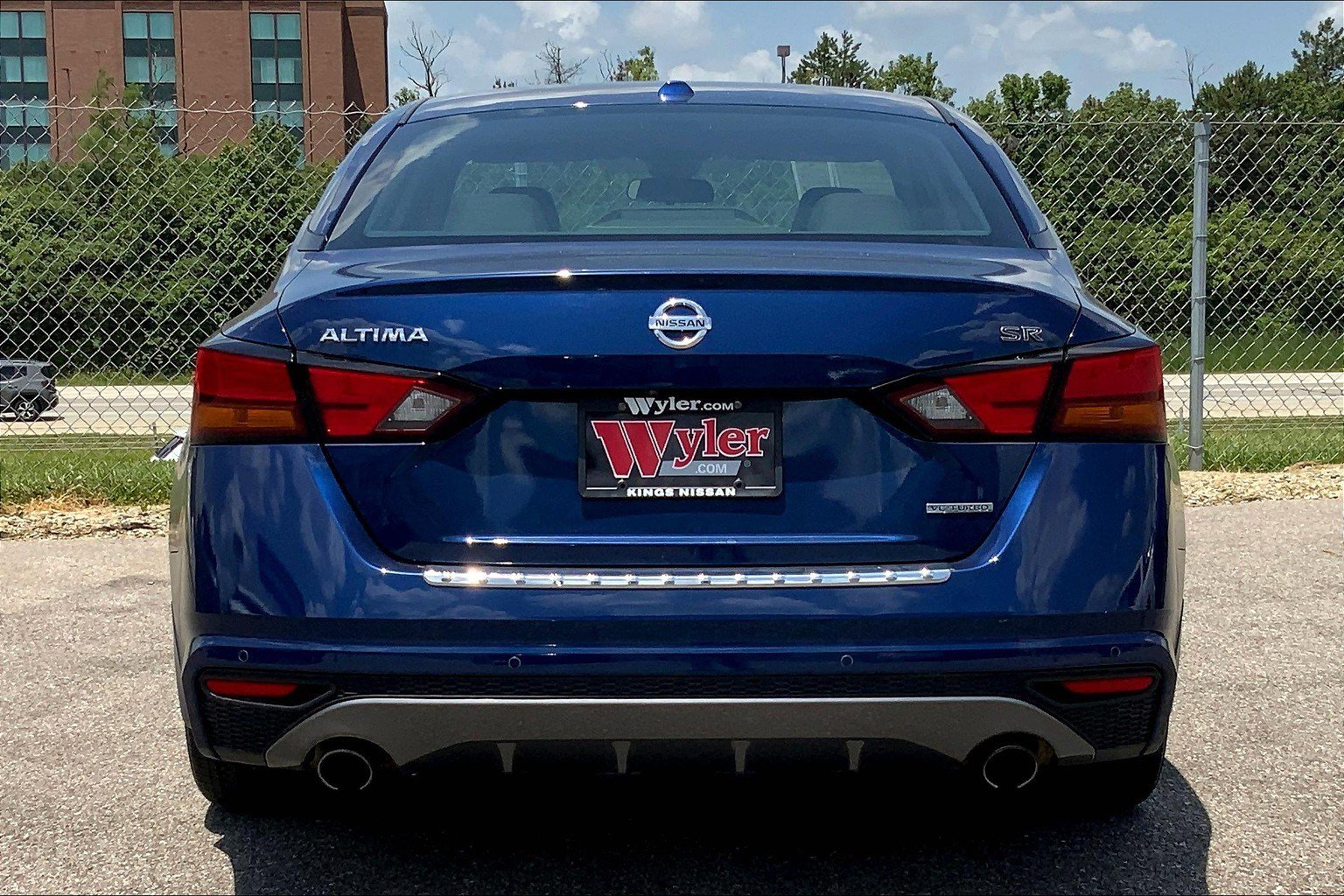 2022 Nissan Altima SR photo 3