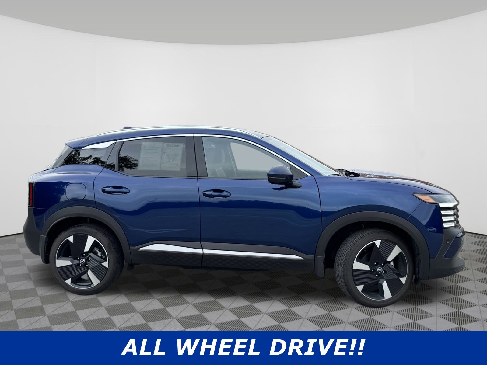 2025 Nissan Kicks SR photo 2