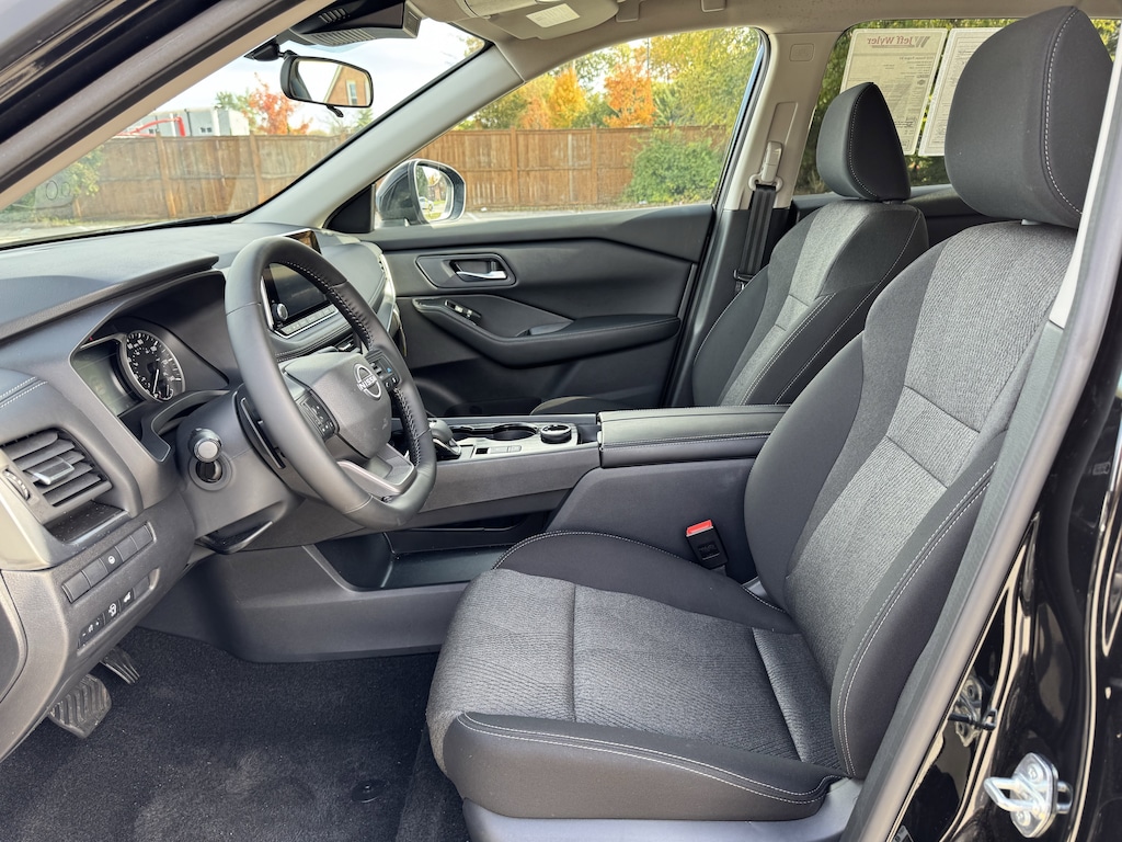 Used 2025 Nissan Rogue AWD SV SUV