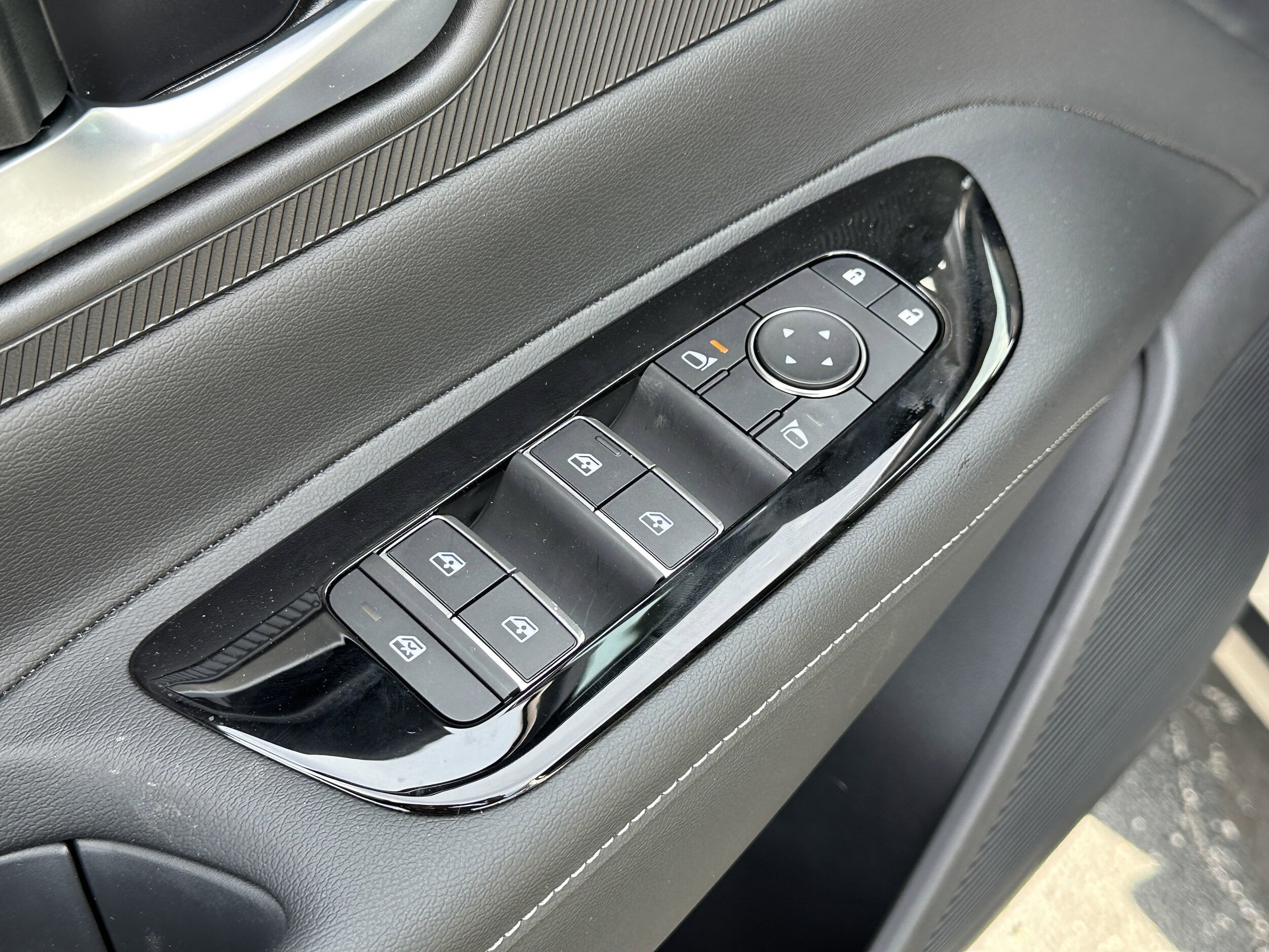 2025 Nissan Murano SV photo 3