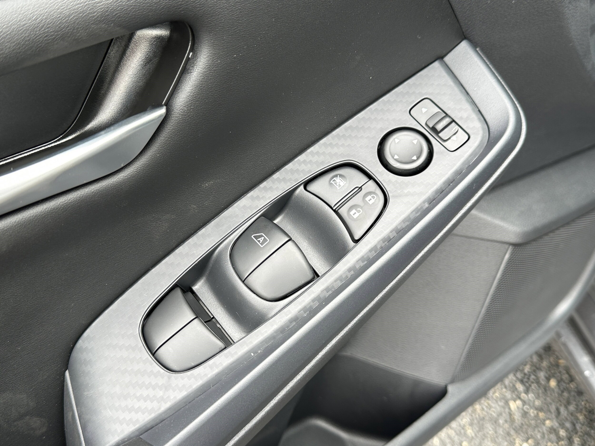 2025 Nissan Sentra SV photo 3